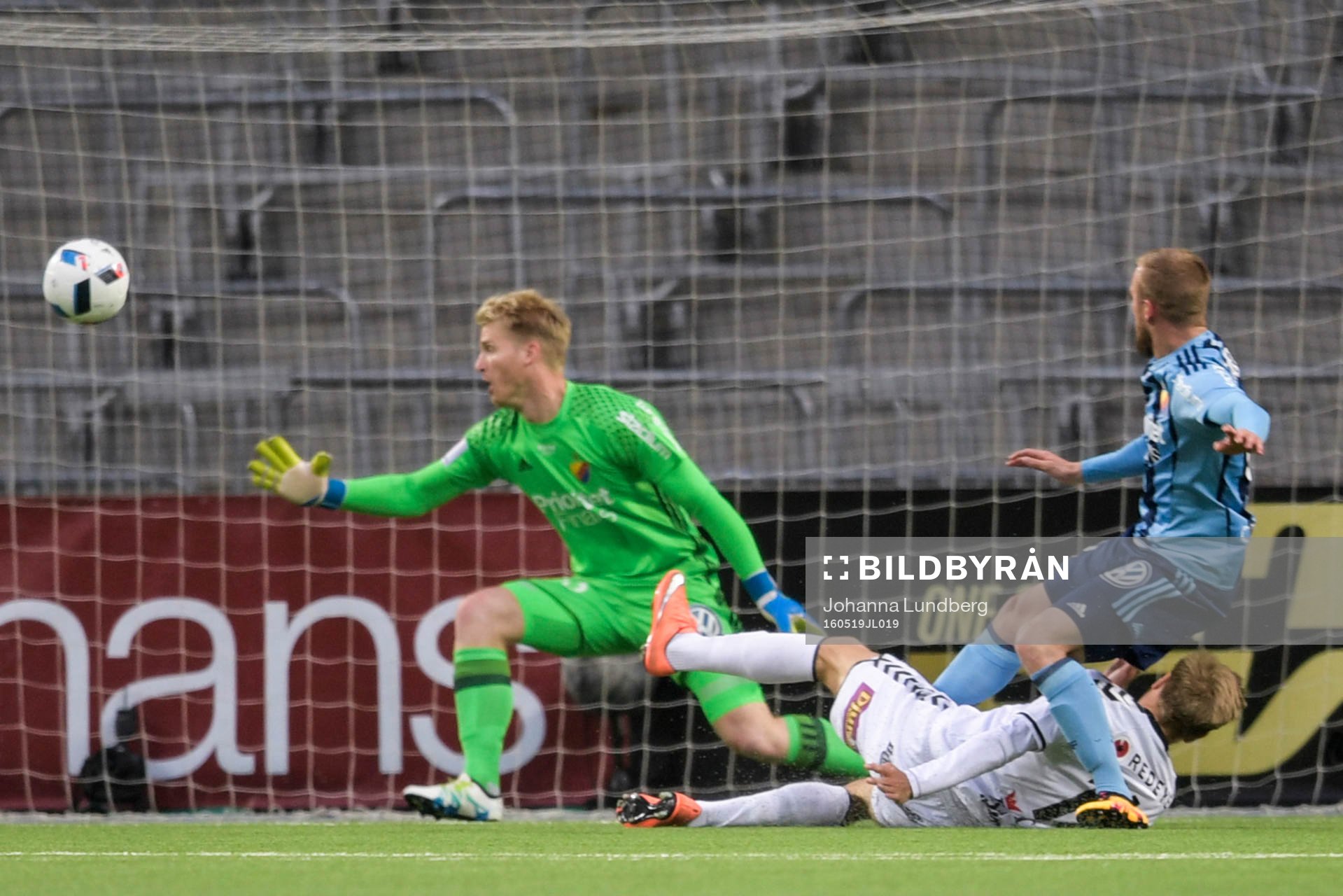 Kalmars Jonathan Ring gör 0-2 bakom Djurgårdens målvakt