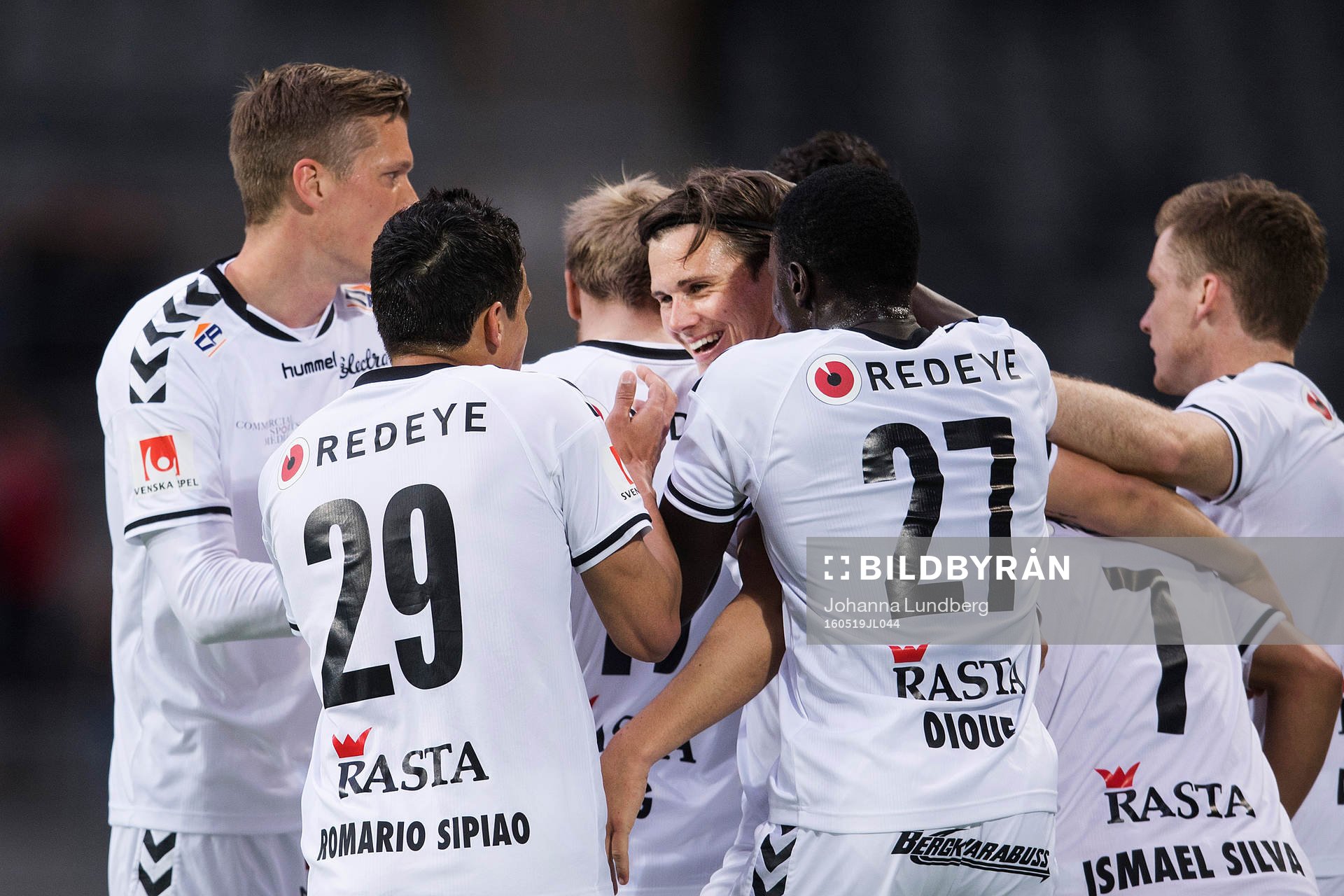 Kalmars Marcus Antonsson (m) jublar med sina lagkamrater