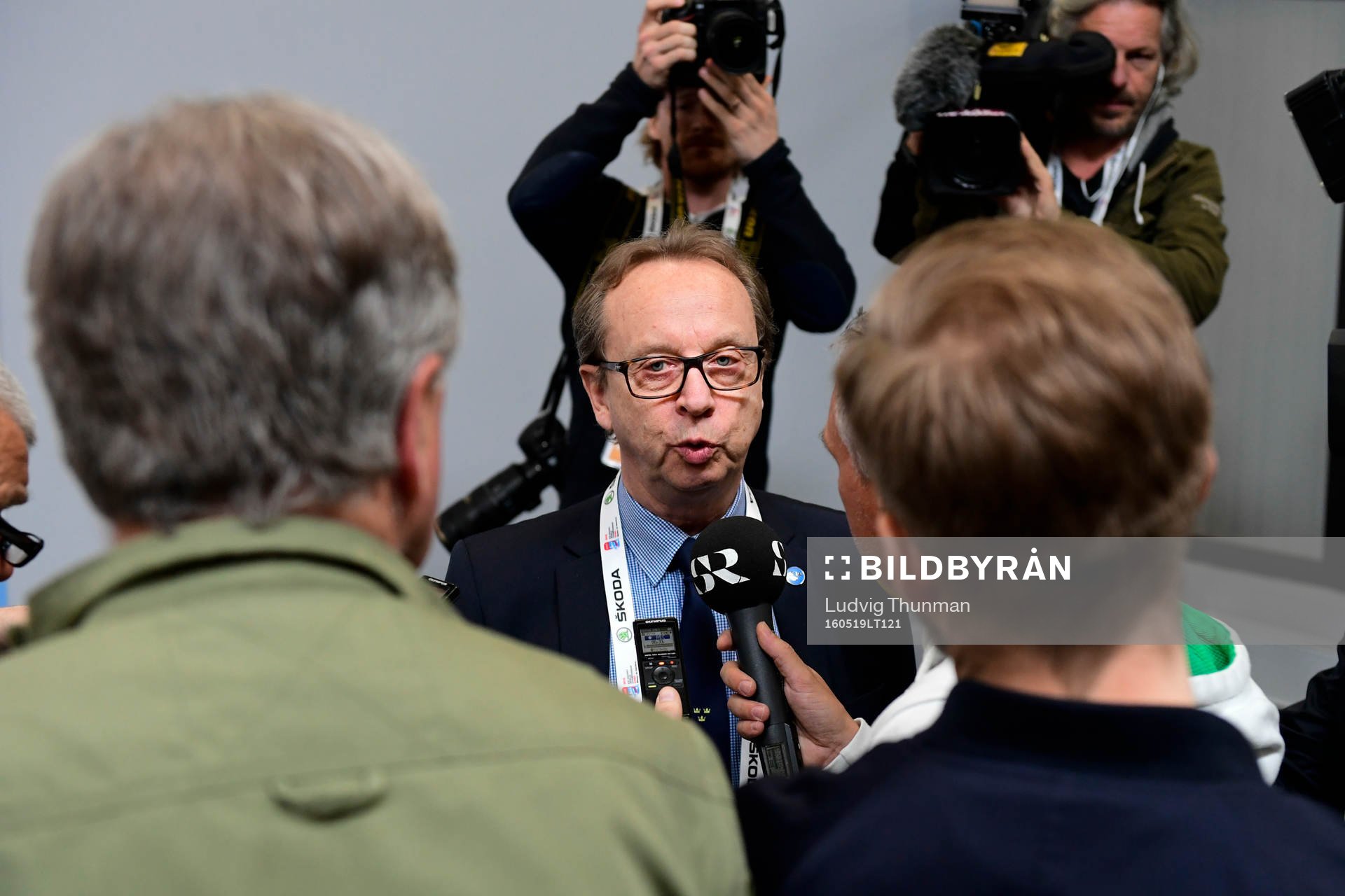 Sveriges förbundskapten Pär Mårts pratar med media
