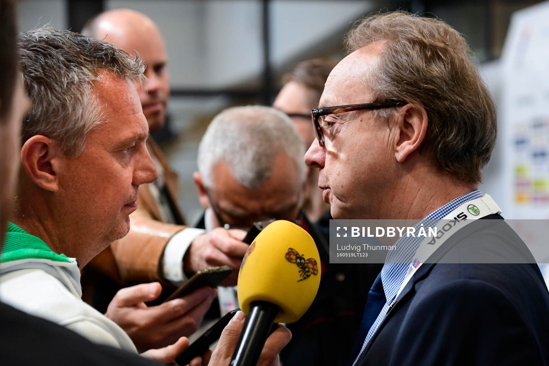Sveriges förbundskapten Pär Mårts pratar med media