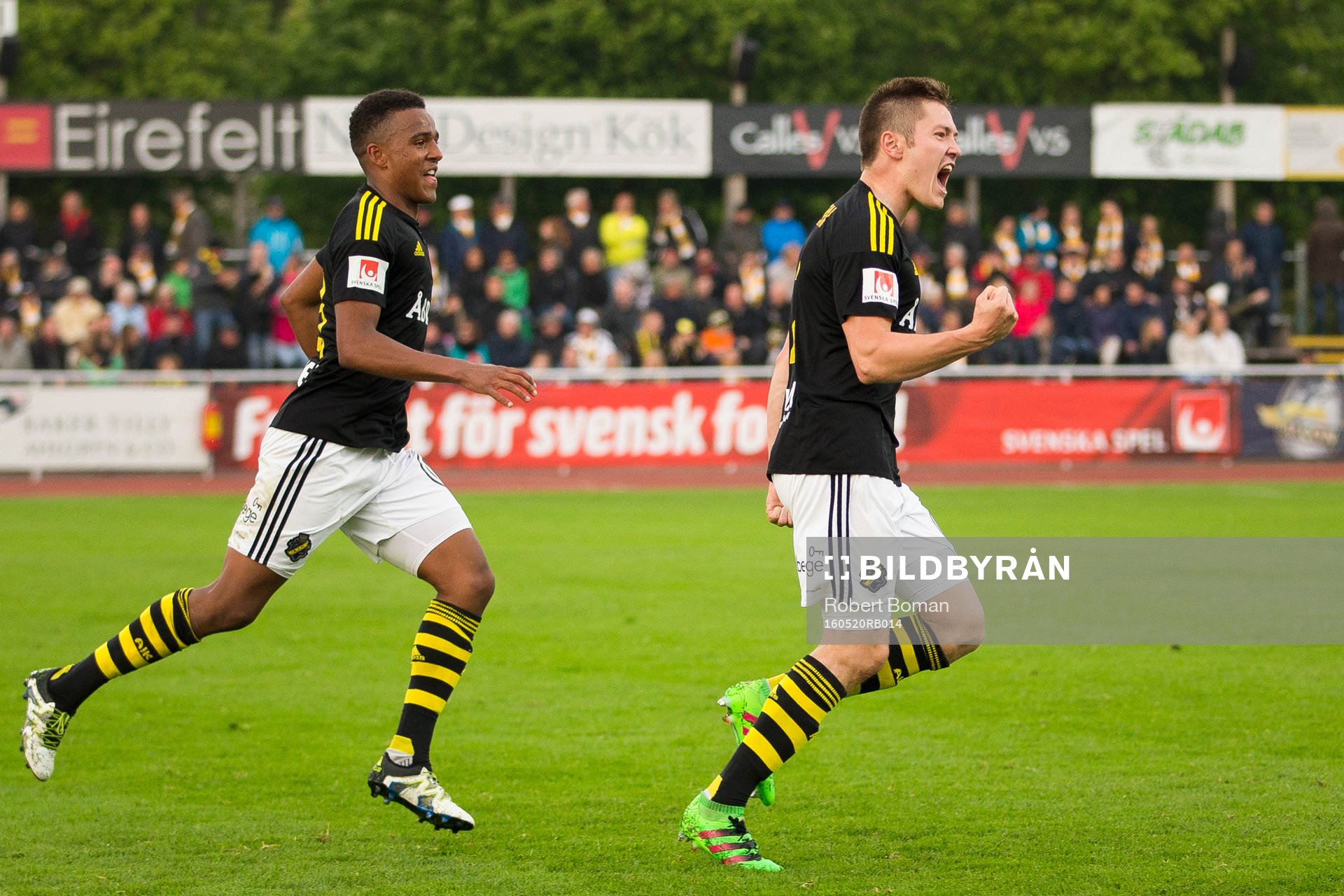 s Niclas Eliasson och Haukur Hauksson jublar