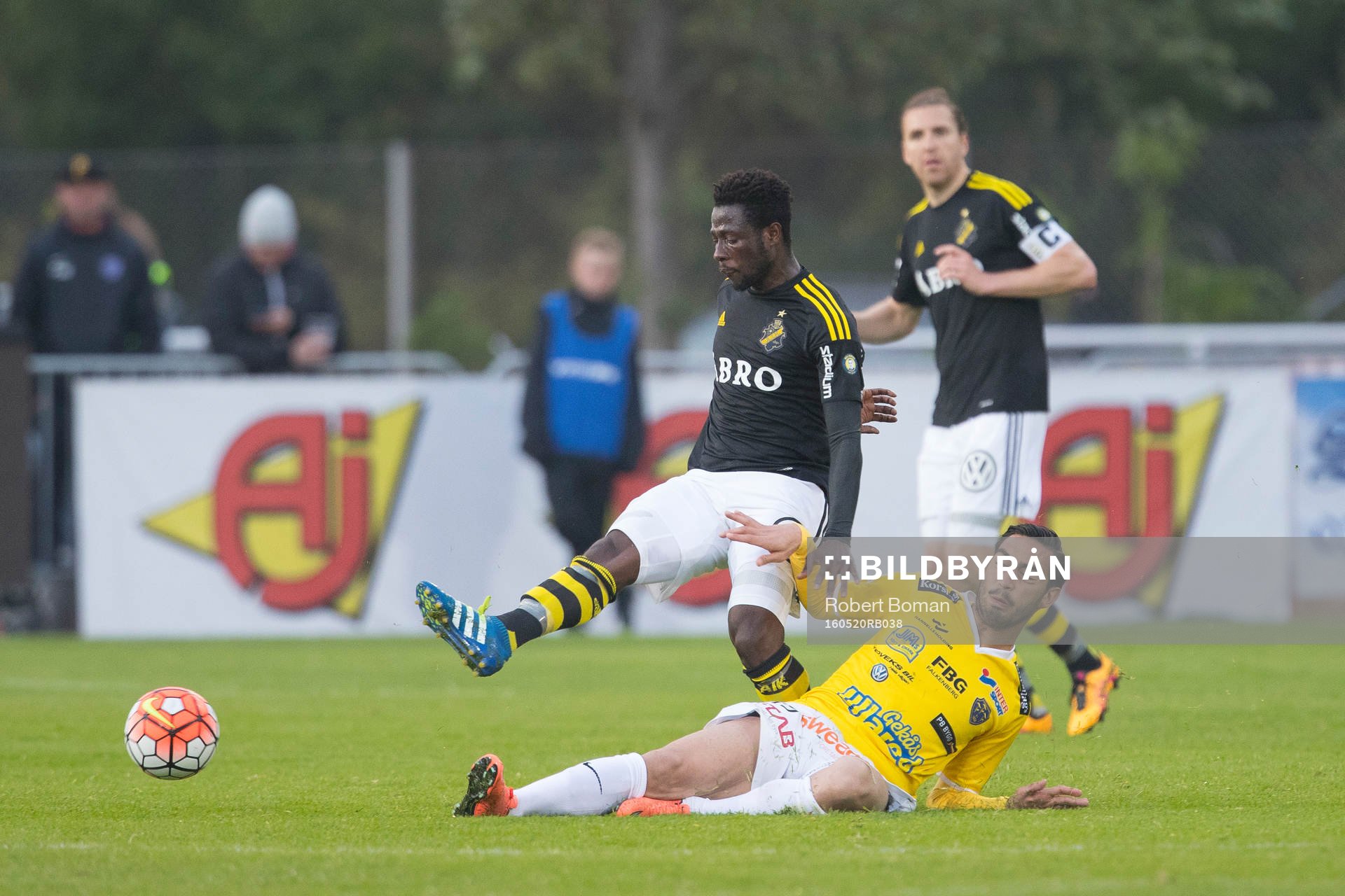 s Ebenezer Ofori och Falkenbergs Amin Nazari