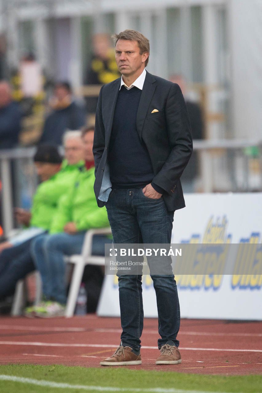 Falkenbergs tränare Hans Eklund deppar