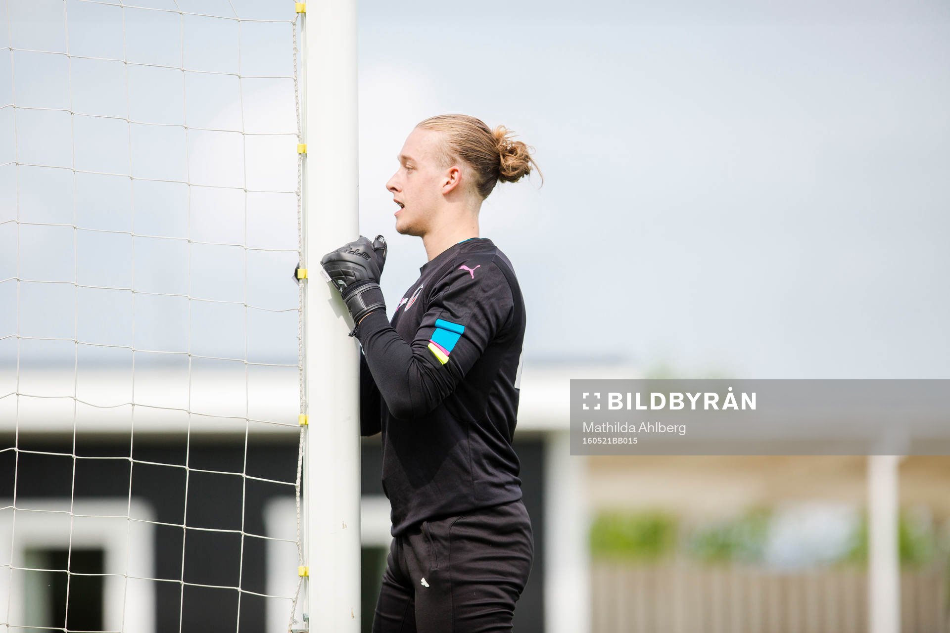 Hittarps målvakt Filip Bodenäs under fotbollsmatchen i division 3 mellan Vejby och Hittarp  den 21 maj 2016 i Vejbystrand.