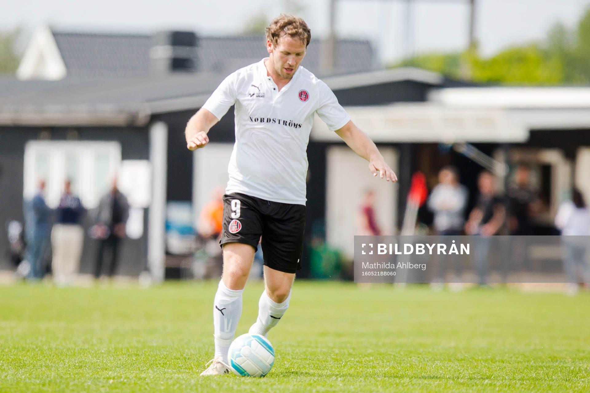 Hittarps Felix Erlandsson under fotbollsmatchen i division 3 mellan Vejby och Hittarp  den 21 maj 2016 i Vejbystrand.