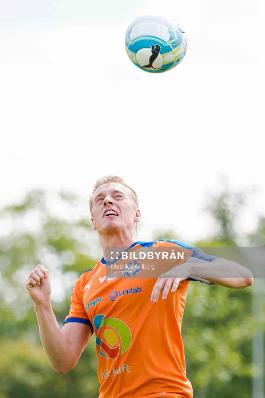 Vejbys Linus Martinsson nickar