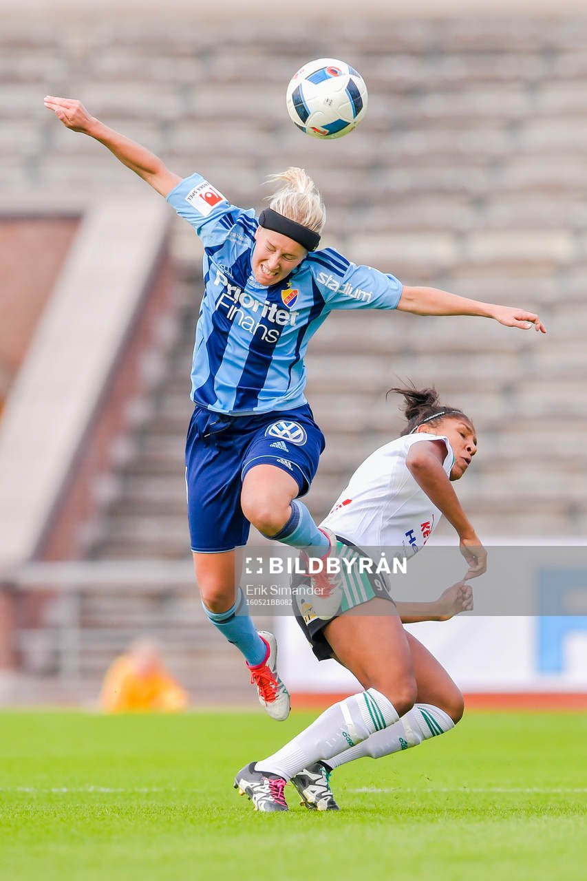 Djurgårdens Elin Borg och Mallbackens Madelen Janogy