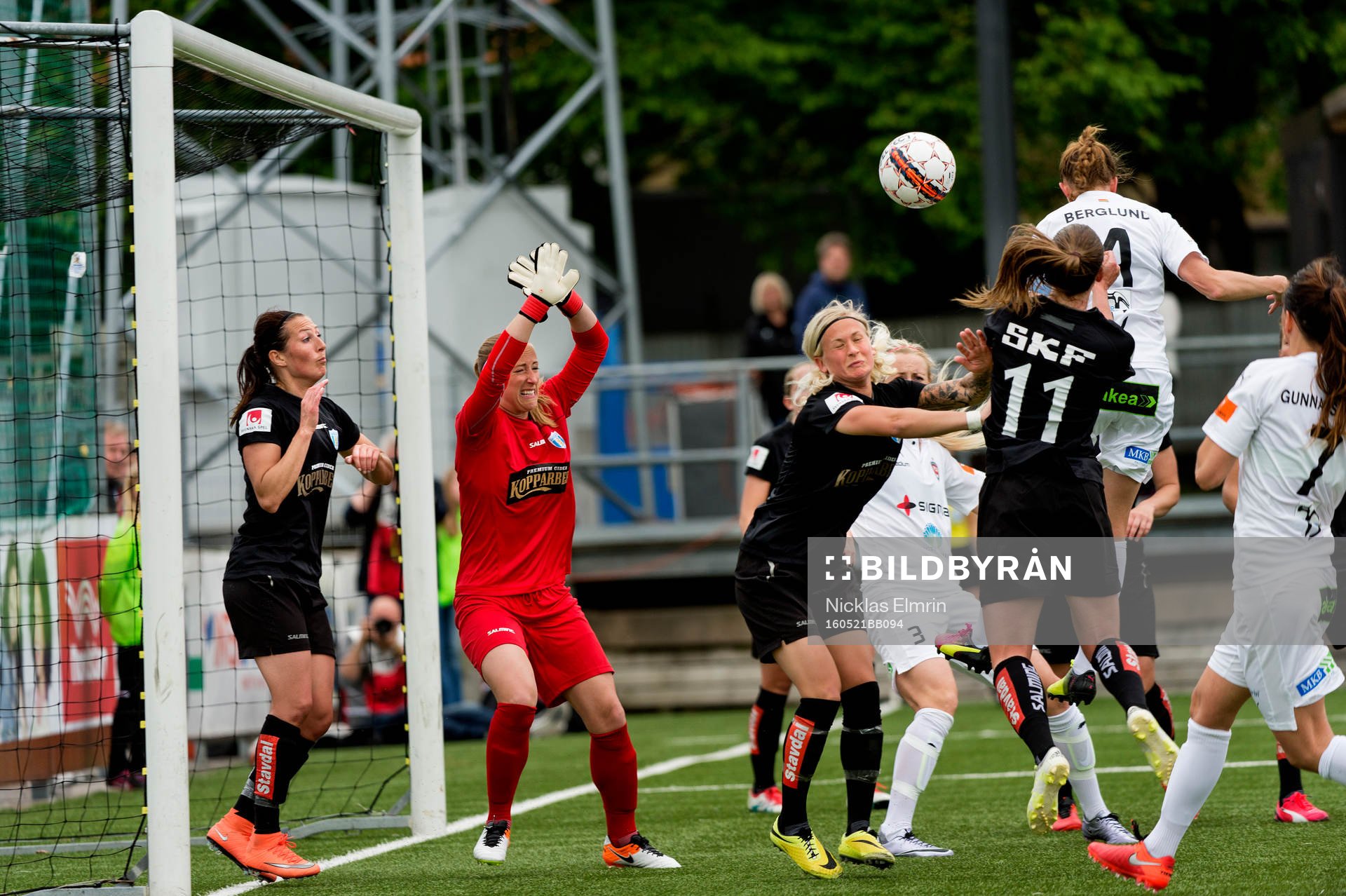 Göteborgs Beata Kollmats, målvakt Loes Guerts, Filippa