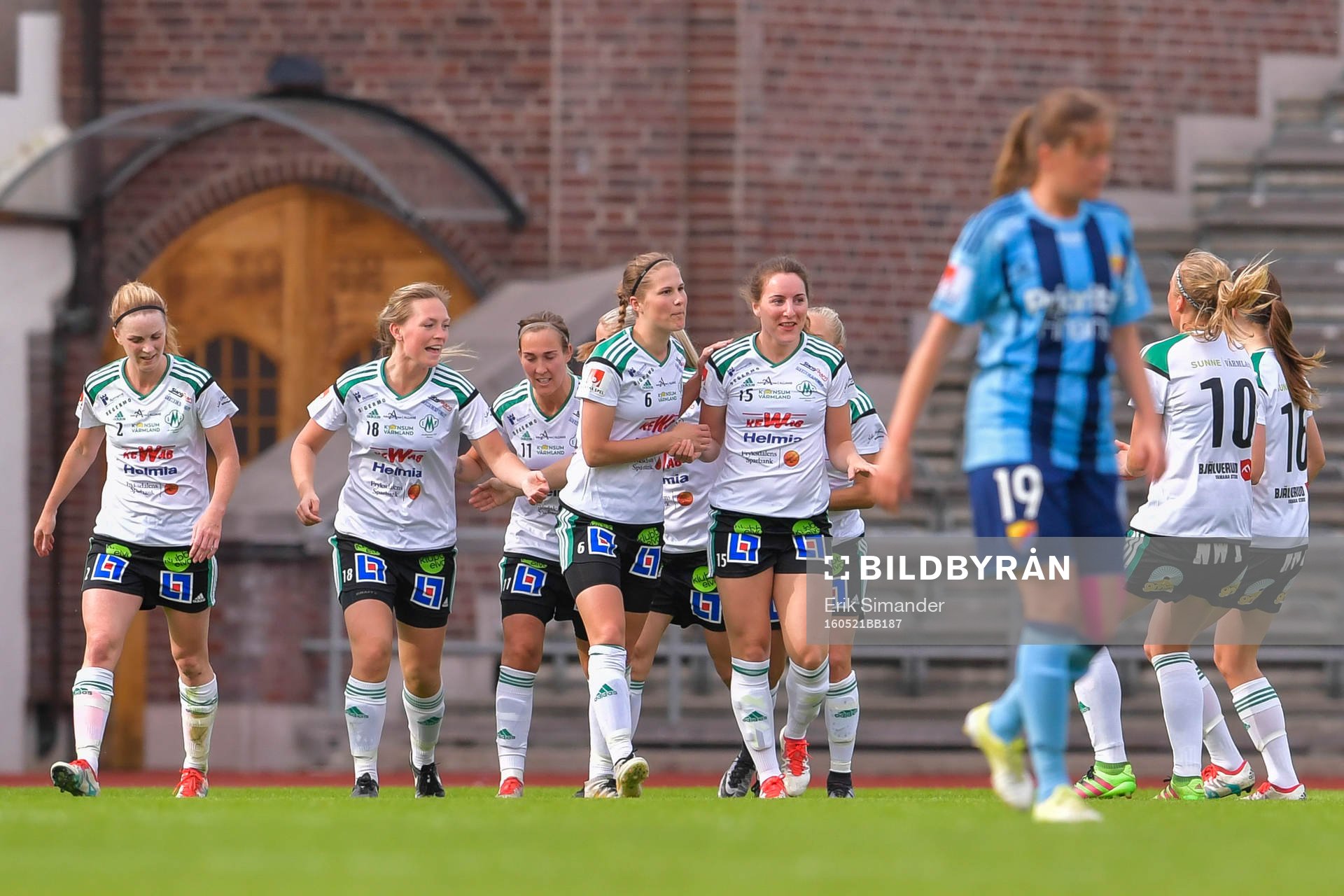 Mallbackens spelare jublar