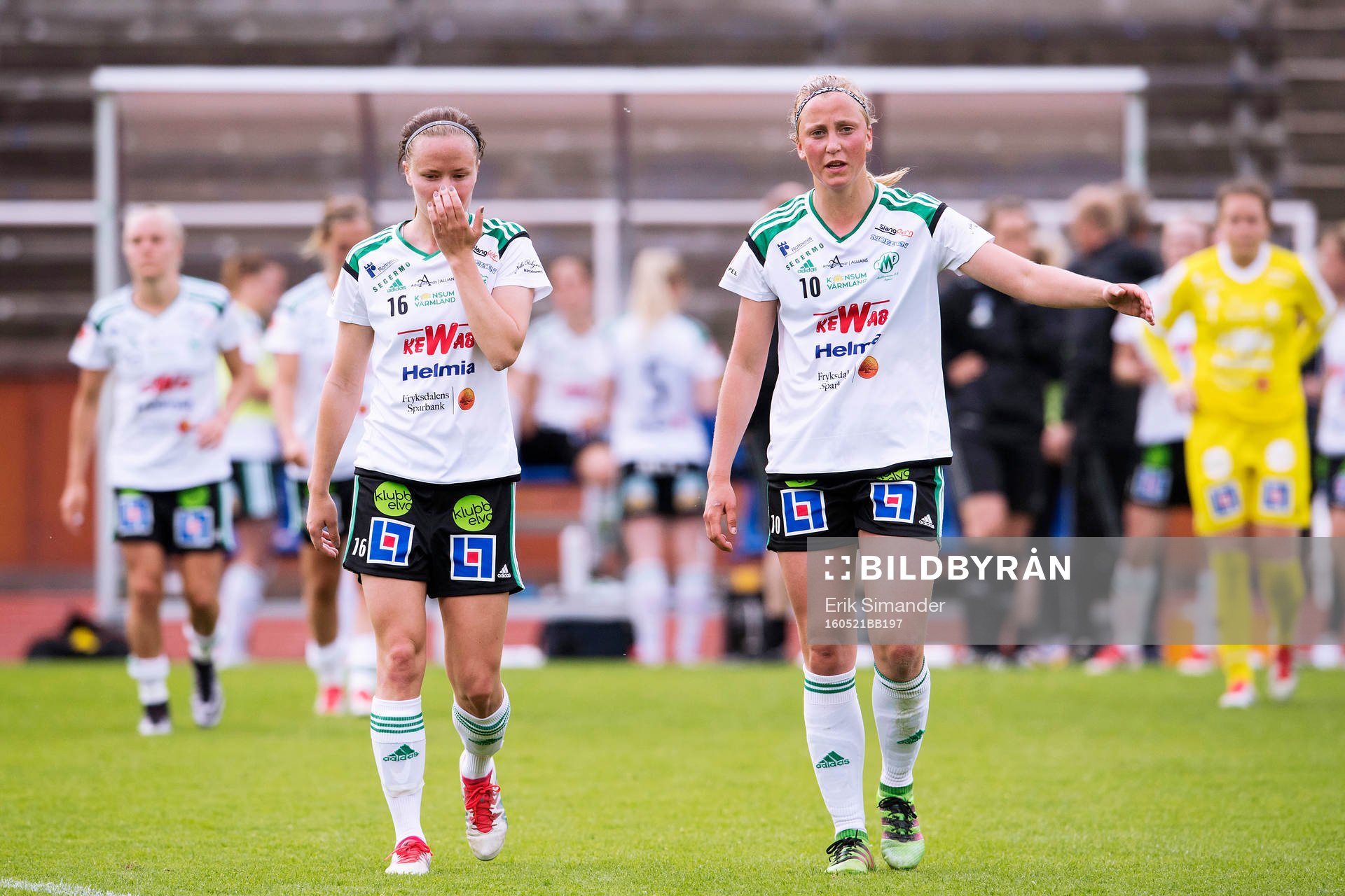Mallbackens Elin Nyman och Julia Karlenäs deppar