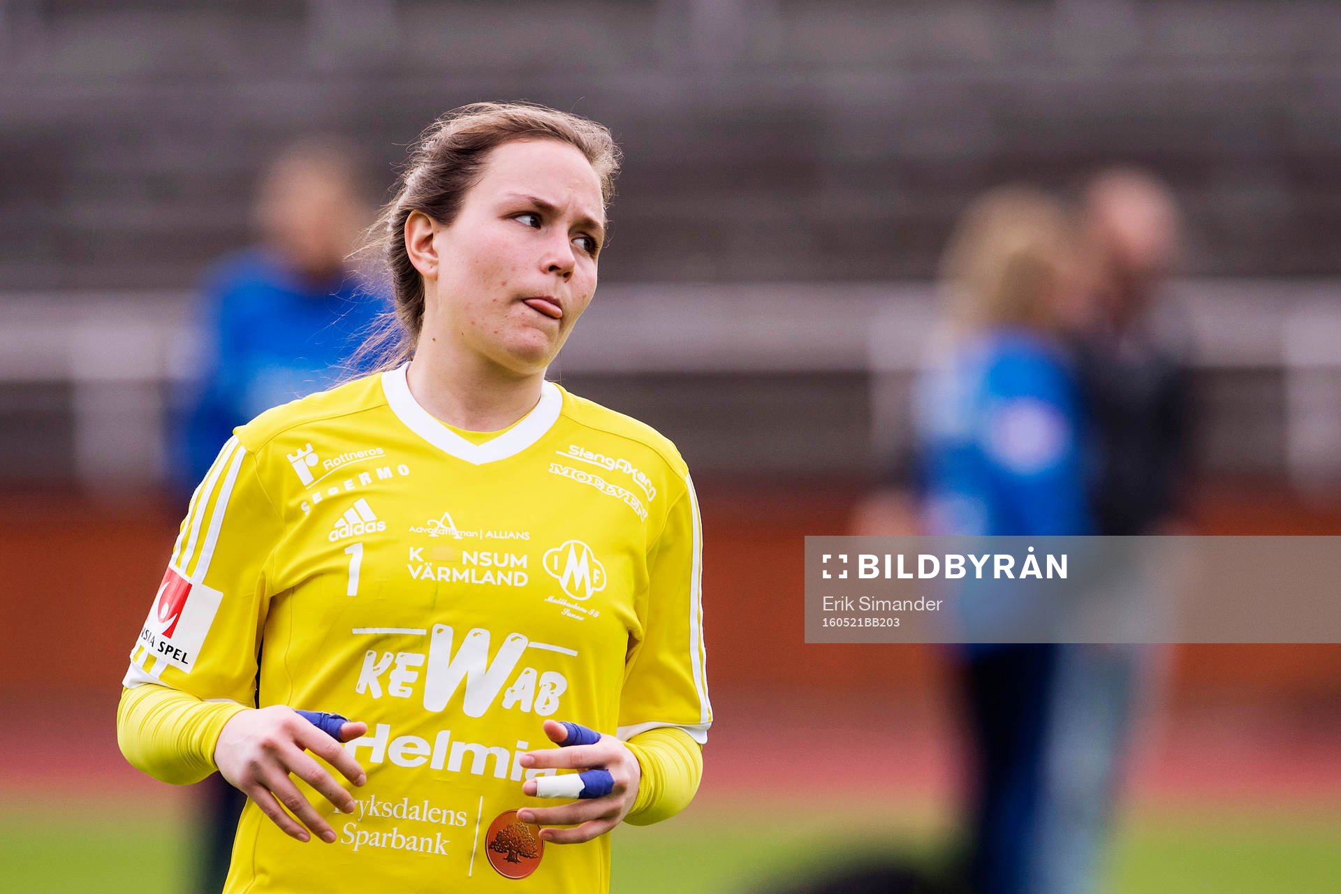 Mallbackens målvakt Lee Alexander deppar