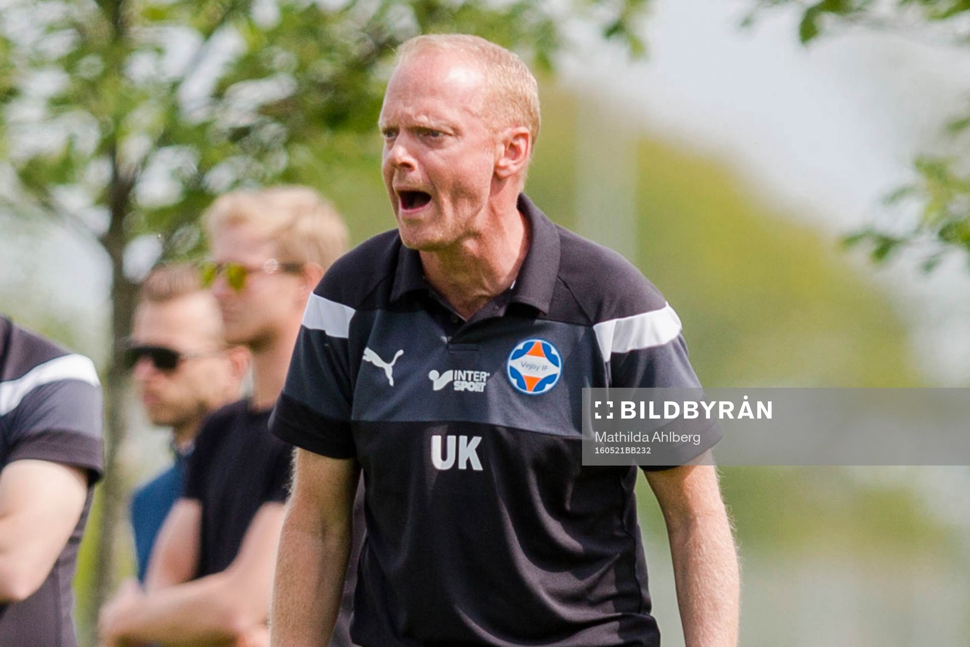 Vejbys assisterande tränare Ulrik Klasson reagerar