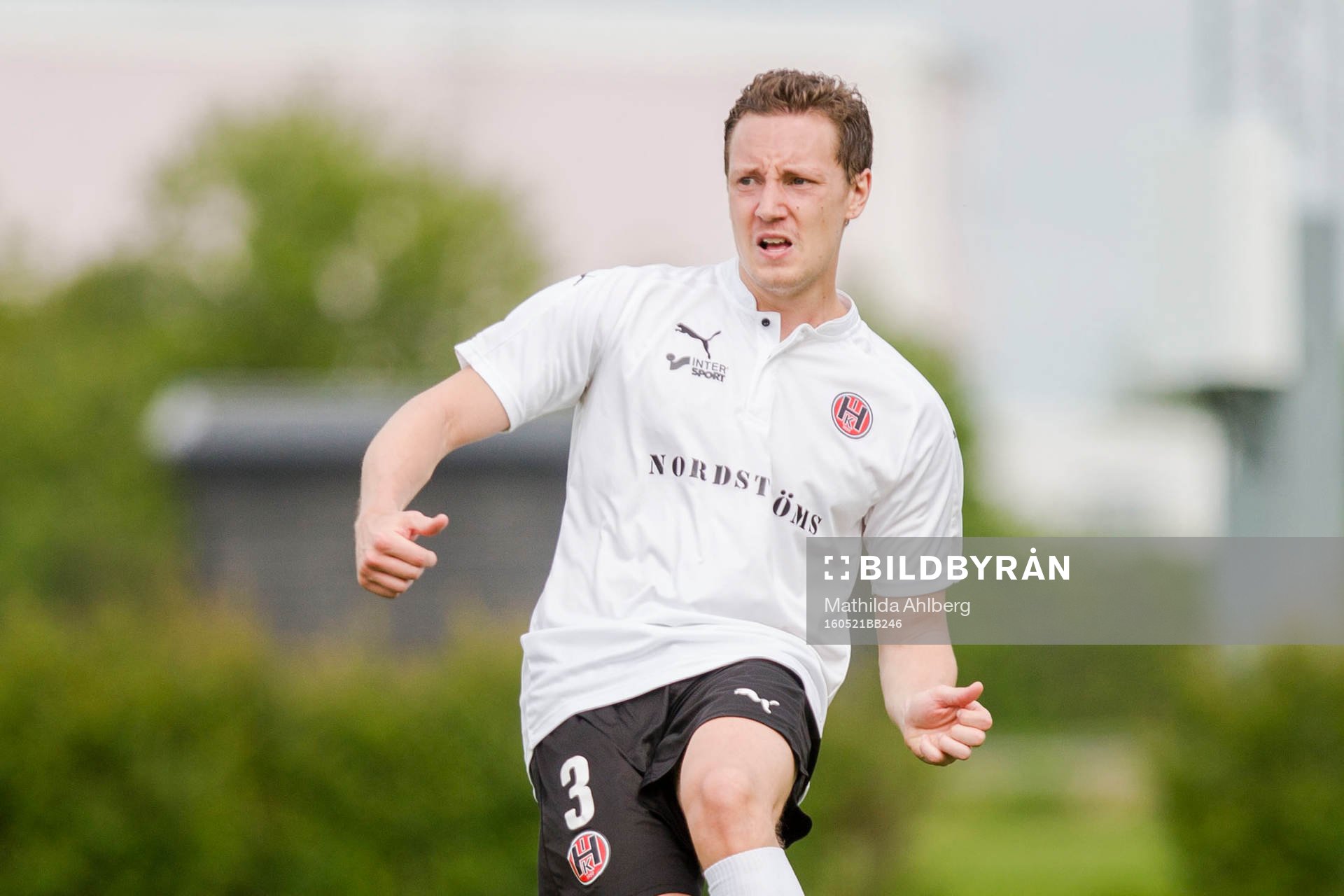 Hittarps Rasmus Ewetzh under fotbollsmatchen i division 3 mellan Vejby och Hittarp  den 21 maj 2016 i Vejbystrand.