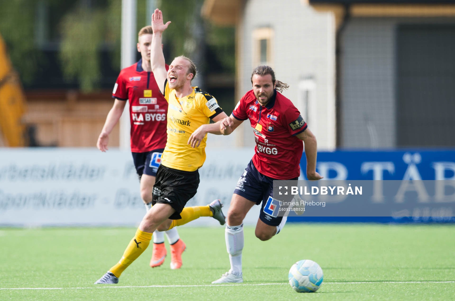 Frejs Pontus Åsbrink reagerar på ett domslut när