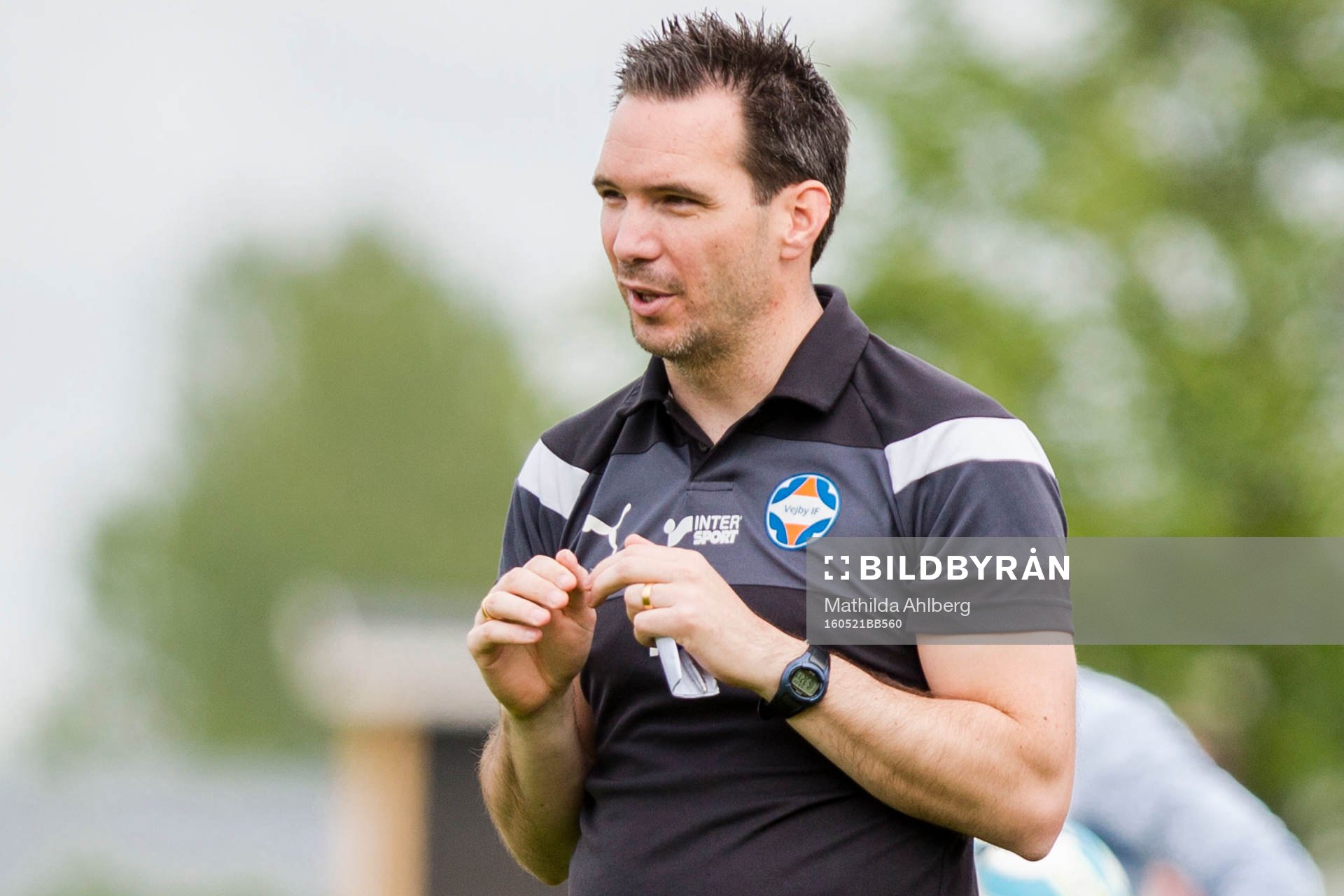 Vejbys tränare Patrik Svensson-Stoltz under fotbollsmatchen i division 3 mellan Vejby och Hittarp  den 21 maj 2016 i Vejbystrand.