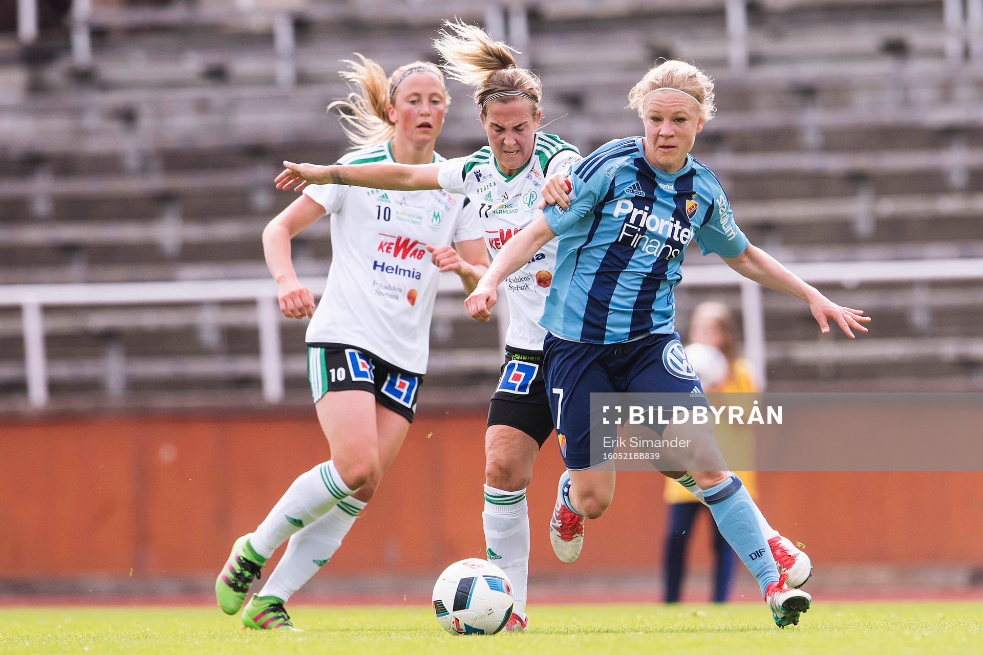 Djurgårdens Katrin Schmidt och Mallbackens Kirsty Yallop