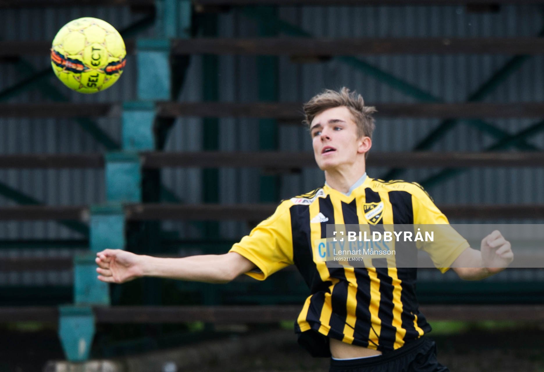 IFK Hässleholms Elliott Nilsson i matchen i division 2