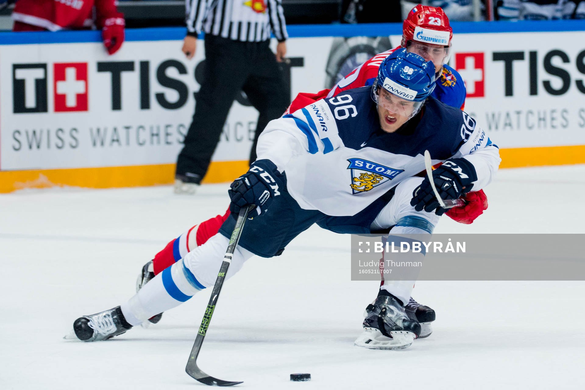Rysslands Roman Lyubimov jagar Finlands Mikko Rantanen