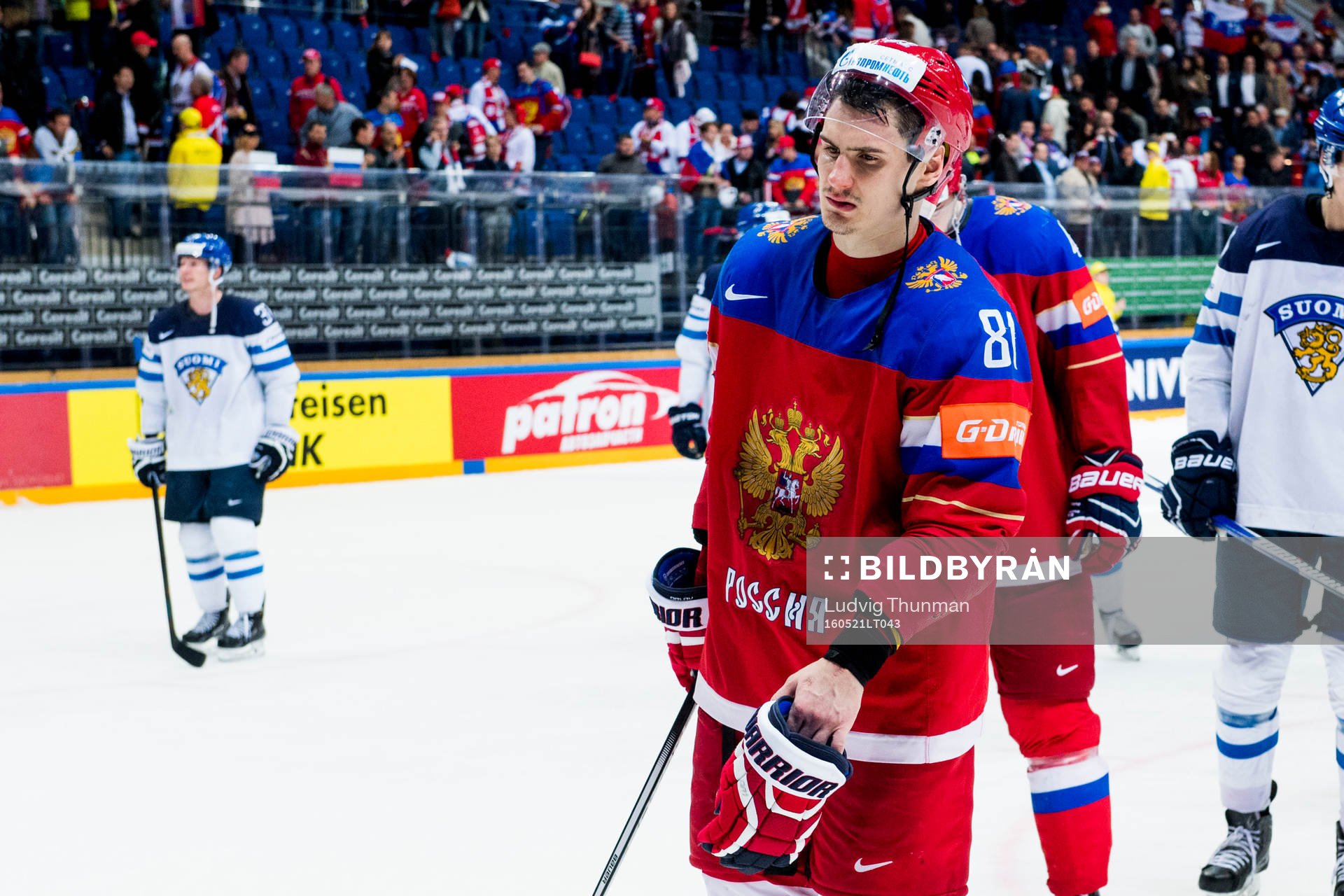 Rysslands Dmitri Orlov deppar när han lämnar planen