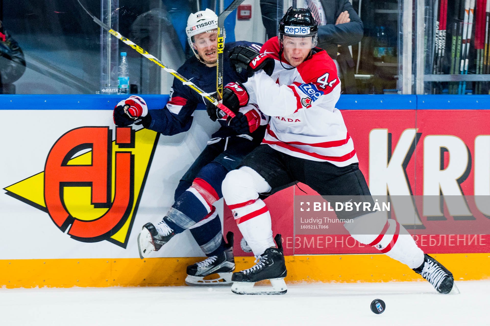 USA Jordan Schroeder och Kanadas Morgan Rielly