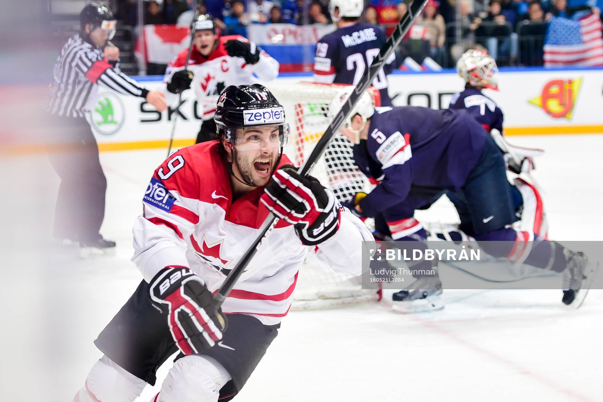 Kanadas Derick Brassard jublar