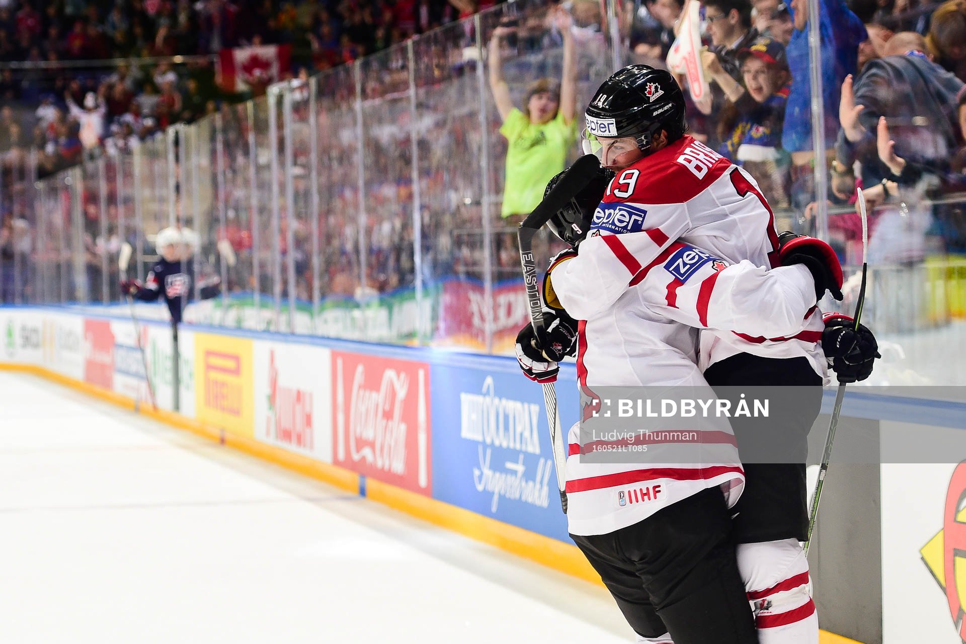 Kanadas Derick Brassard och Matt Duchene jublar