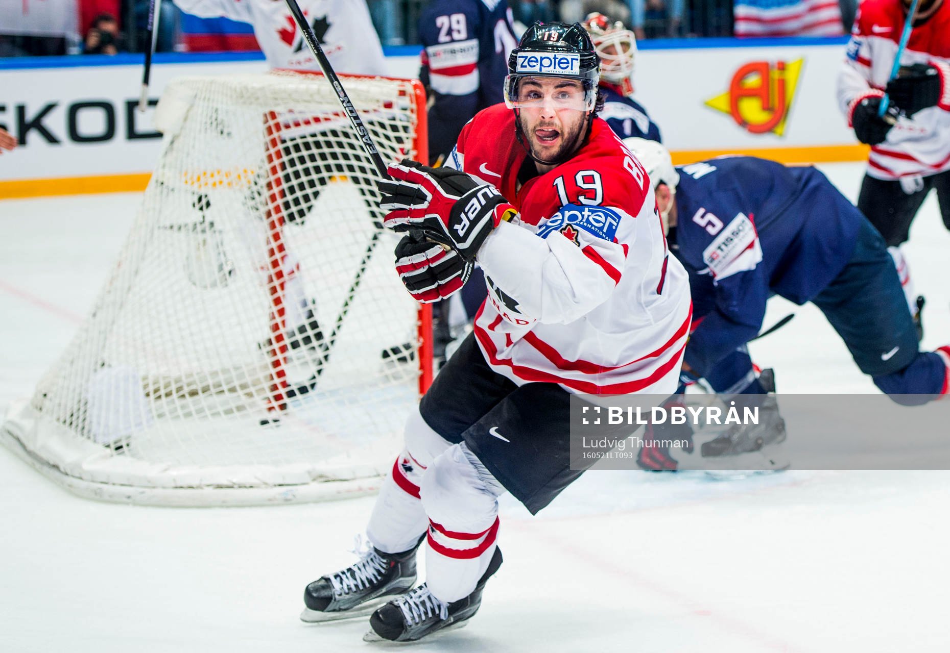 Kanadas Derick Brassard jublar
