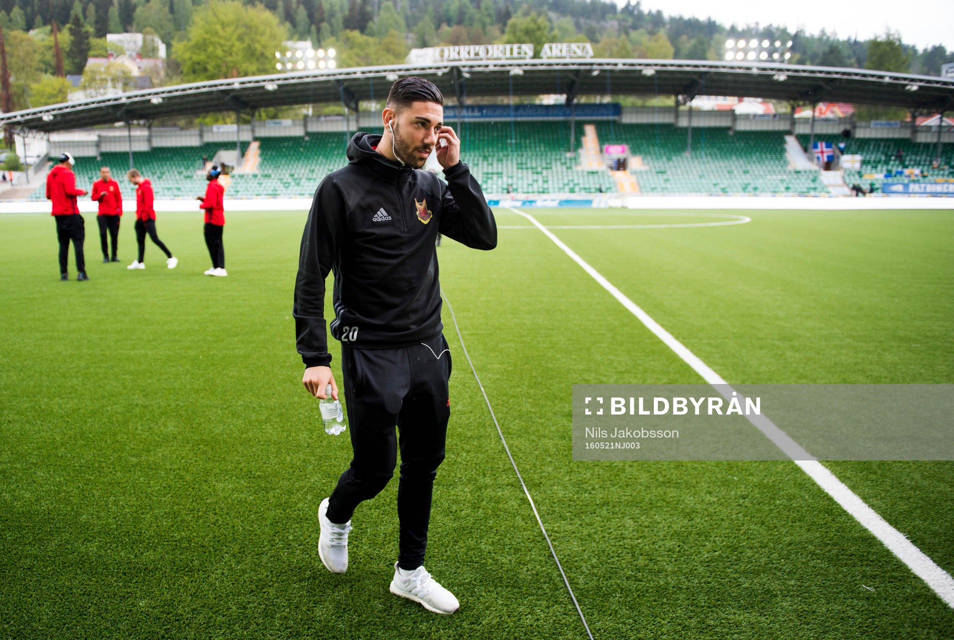 Östersunds Gabriel Somi innan fotbollsmatchen i