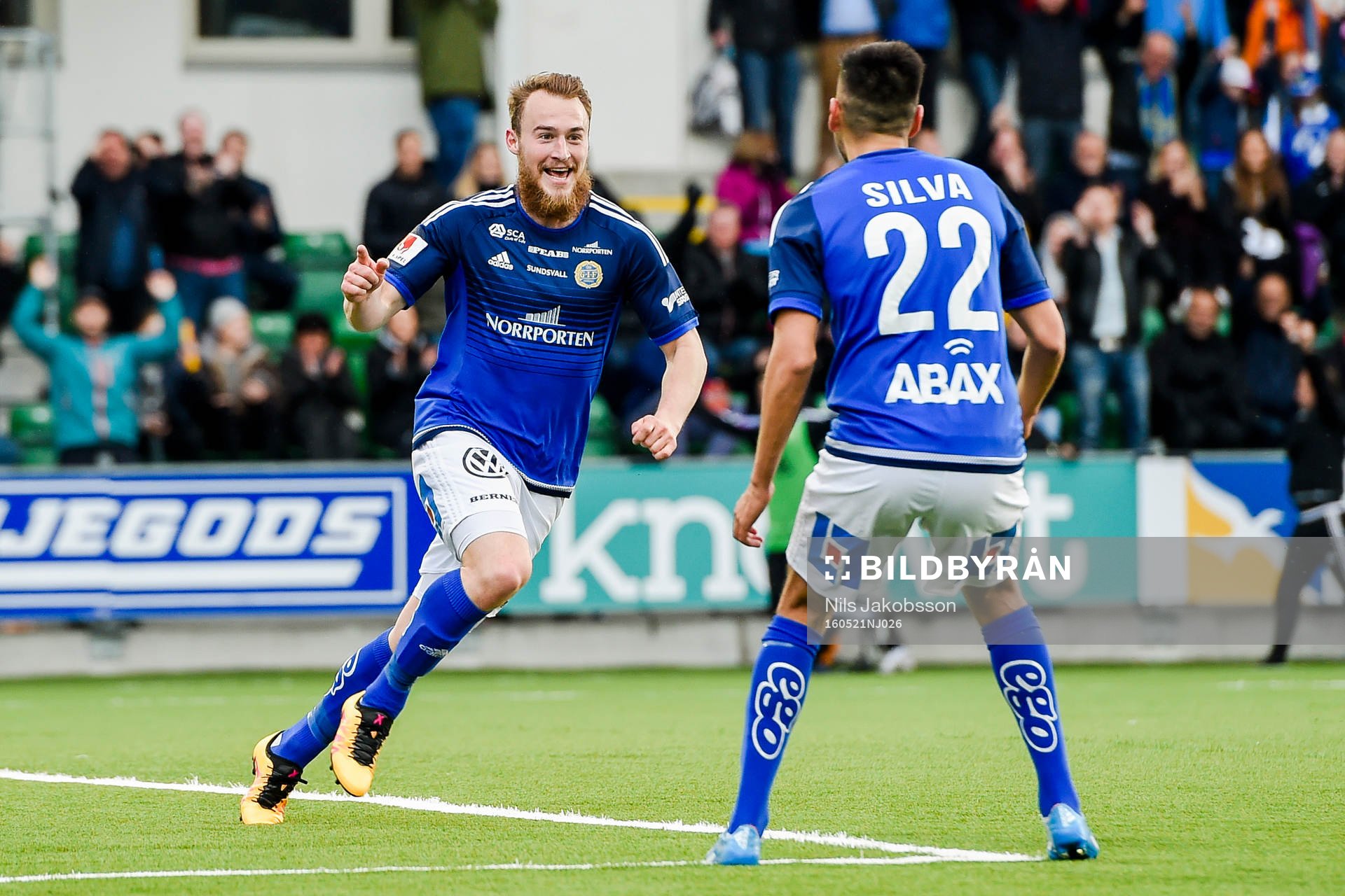 Sundsvalls Runar Sigurjonsson och Stefan Silva jublar