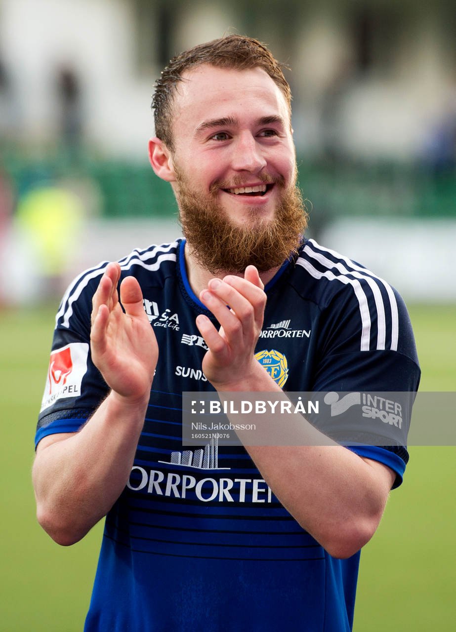 Sundsvalls Runar Sigurjonsson jublar