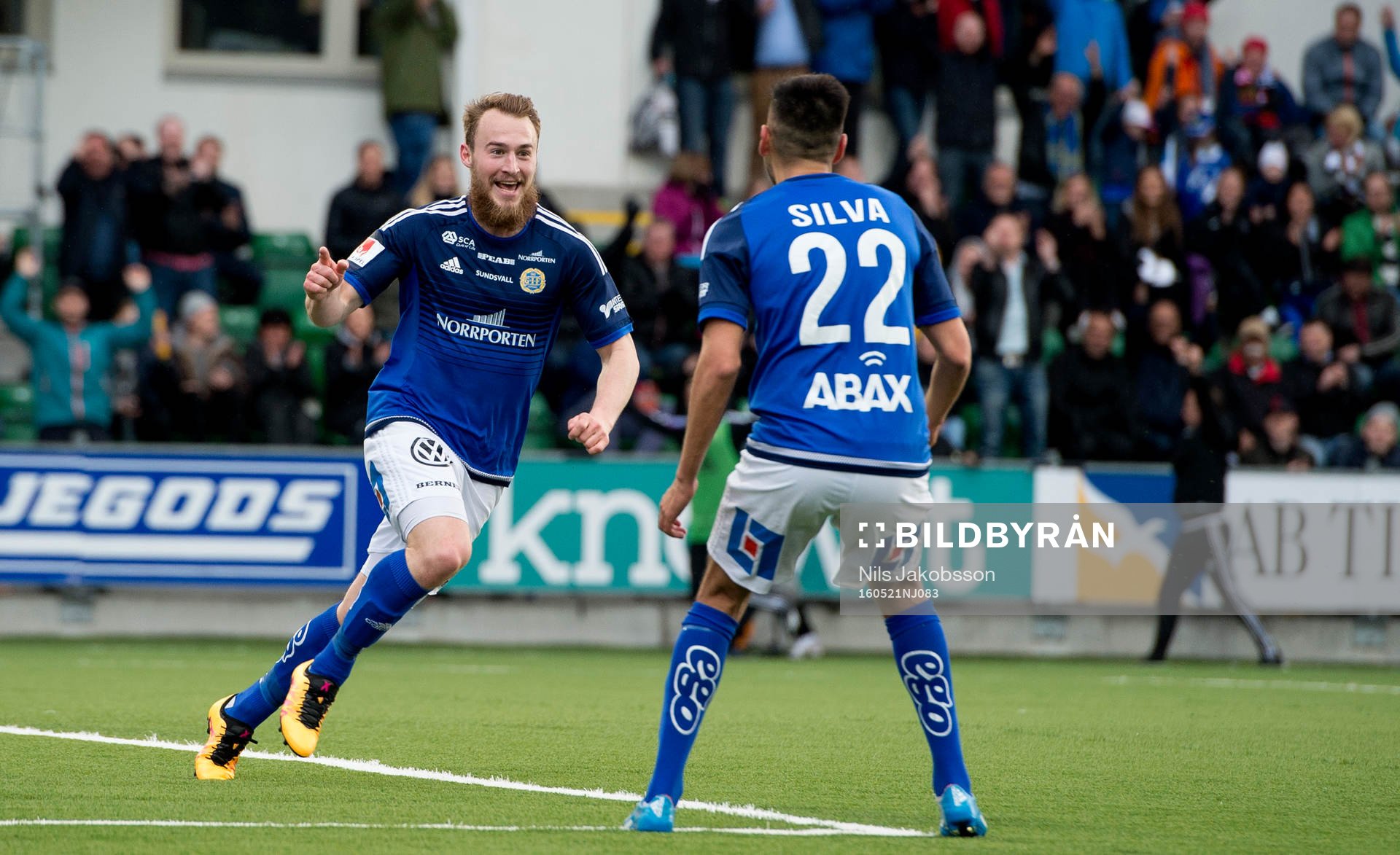 Sundsvalls Runar Sigurjonsson jublar