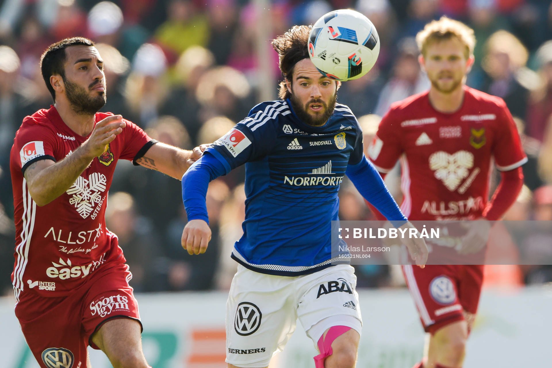 Sundsvalls Robbin Sellin och Östersunds Brwa Nouri