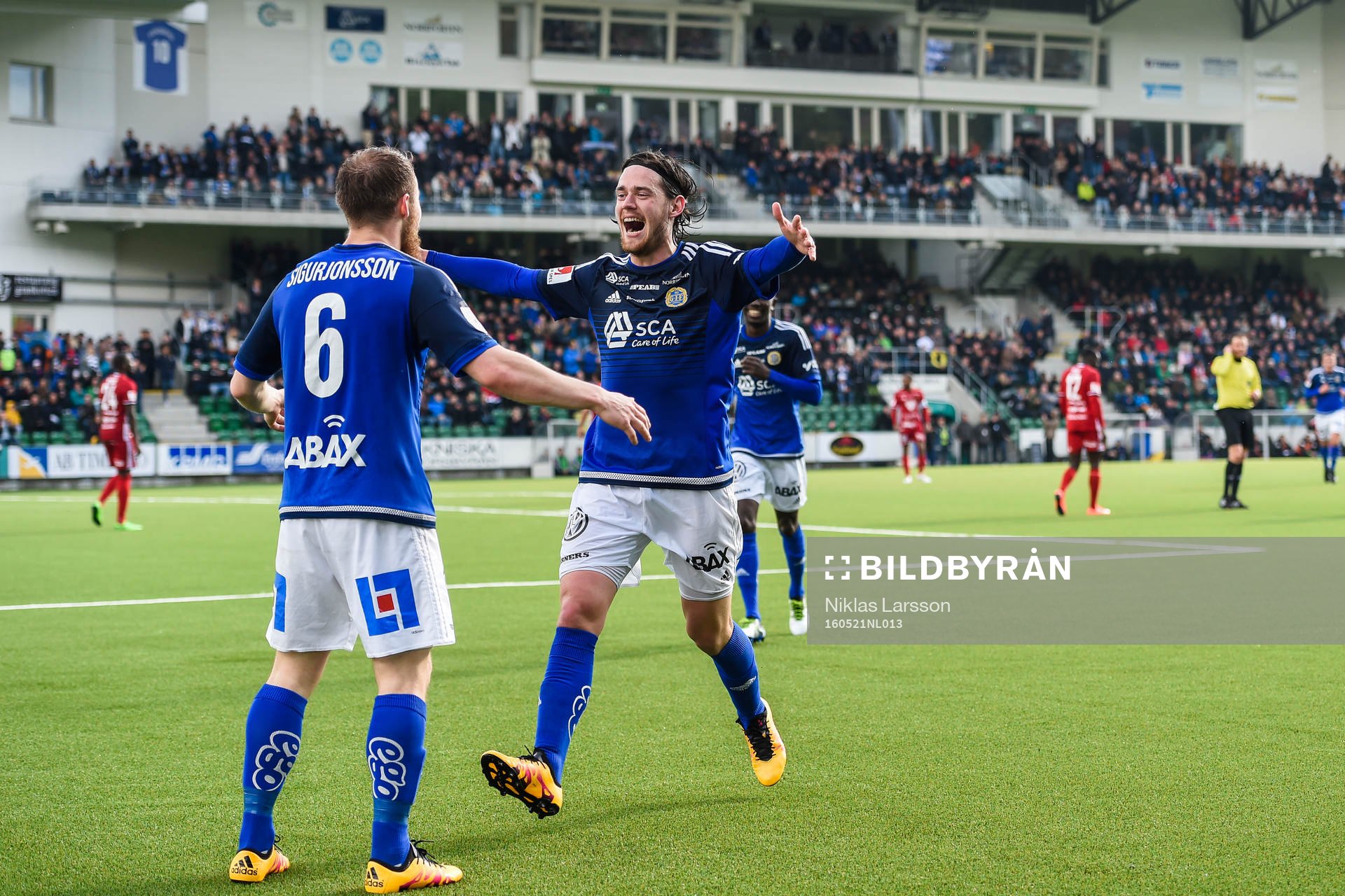 Sundsvalls Runar Sigurjonsson jublar