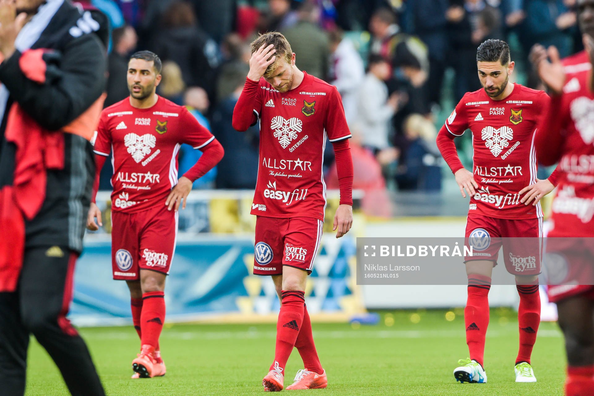 Östersunds Saman Ghoddos, Dennis Widgren deppar