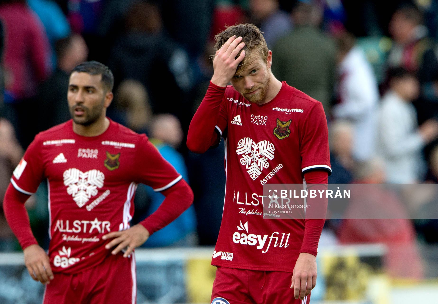 Östersunds Dennis Widgren och Brwa Nouri deppar
