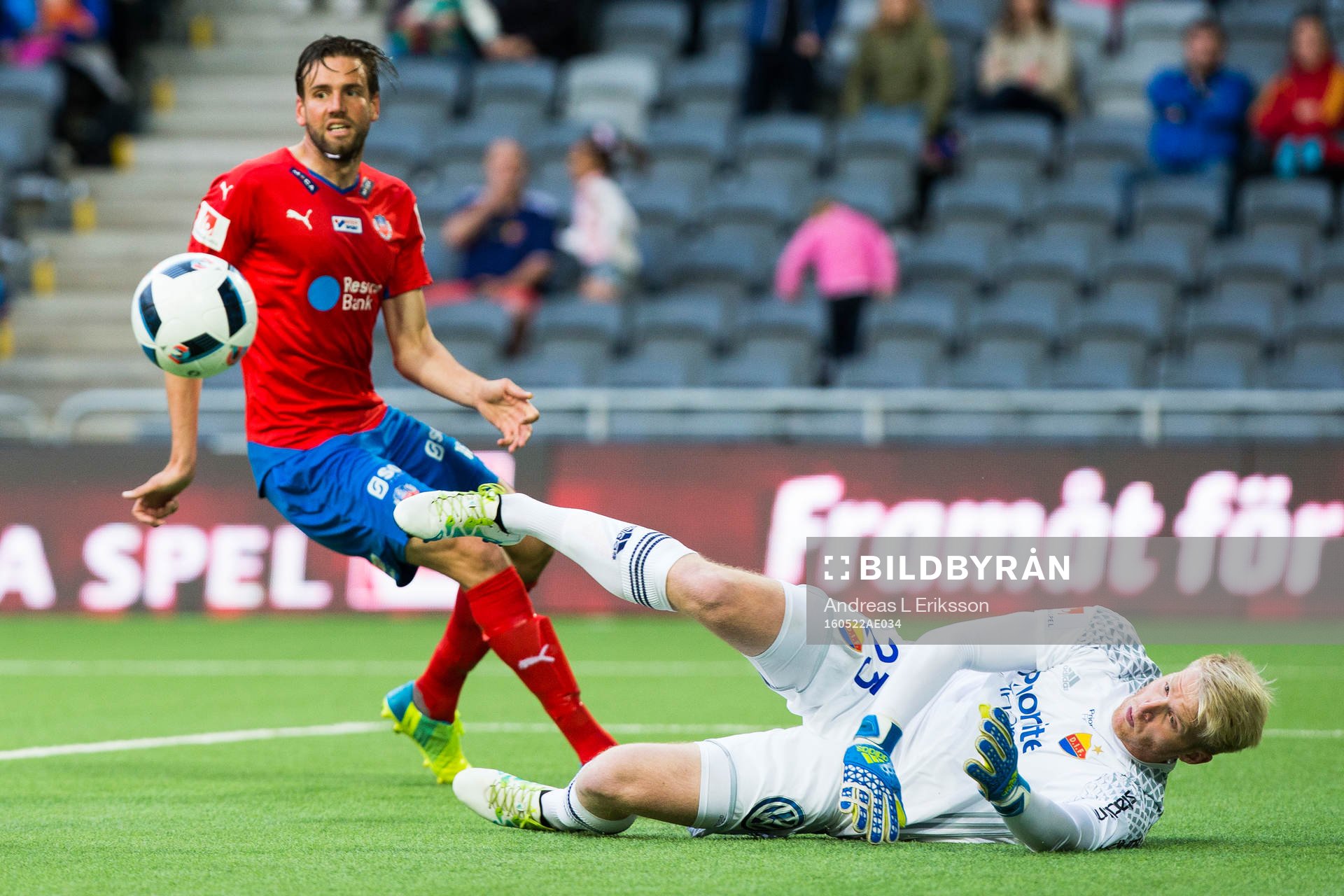 Djurgårdens målvakt Hampus Nilsson med en räddning
