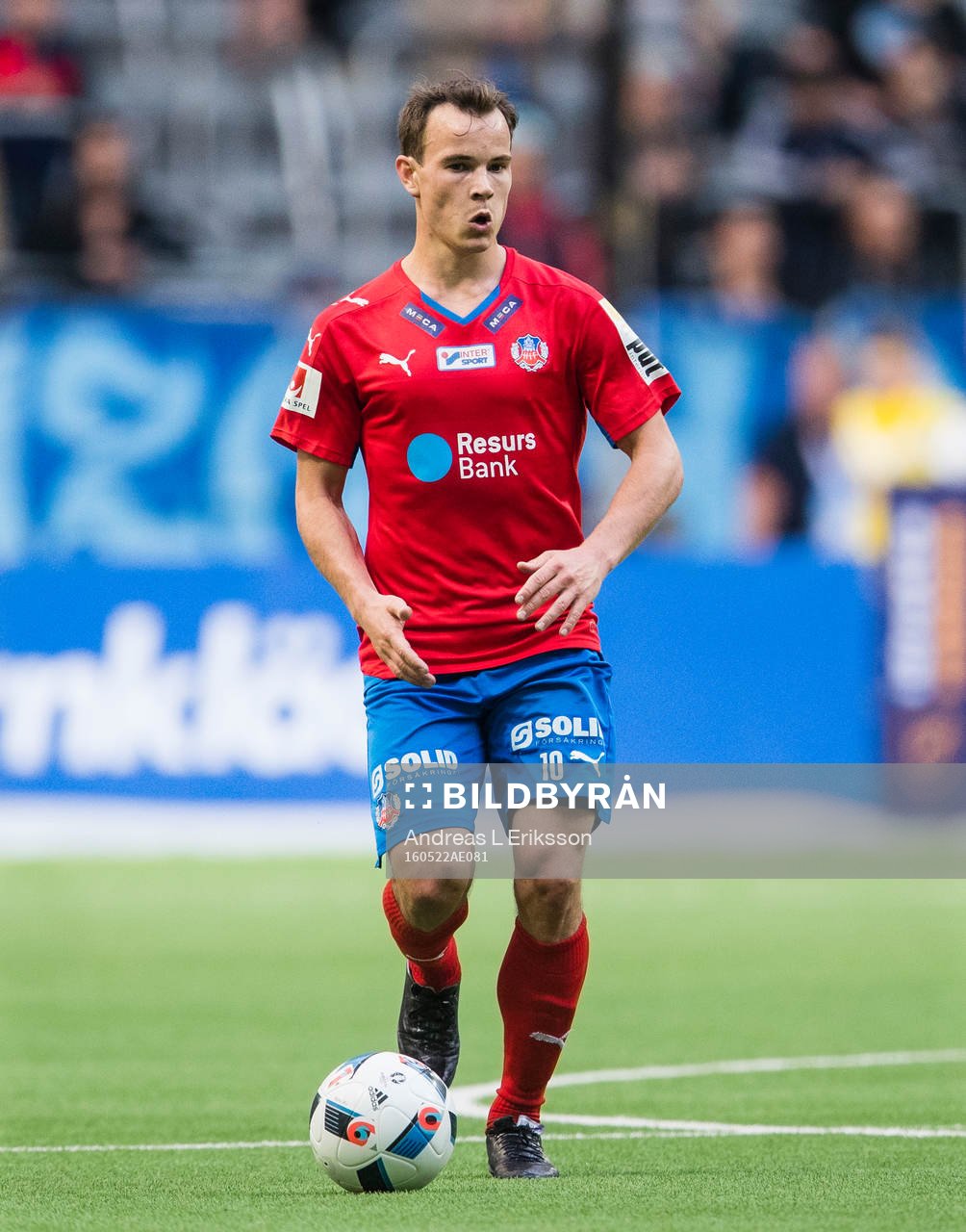 Helsingborgs Anton Wede med bollen