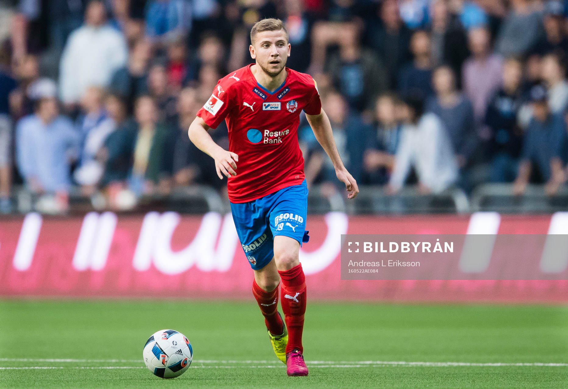Helsingborgs Darijan Bojanic med bollen