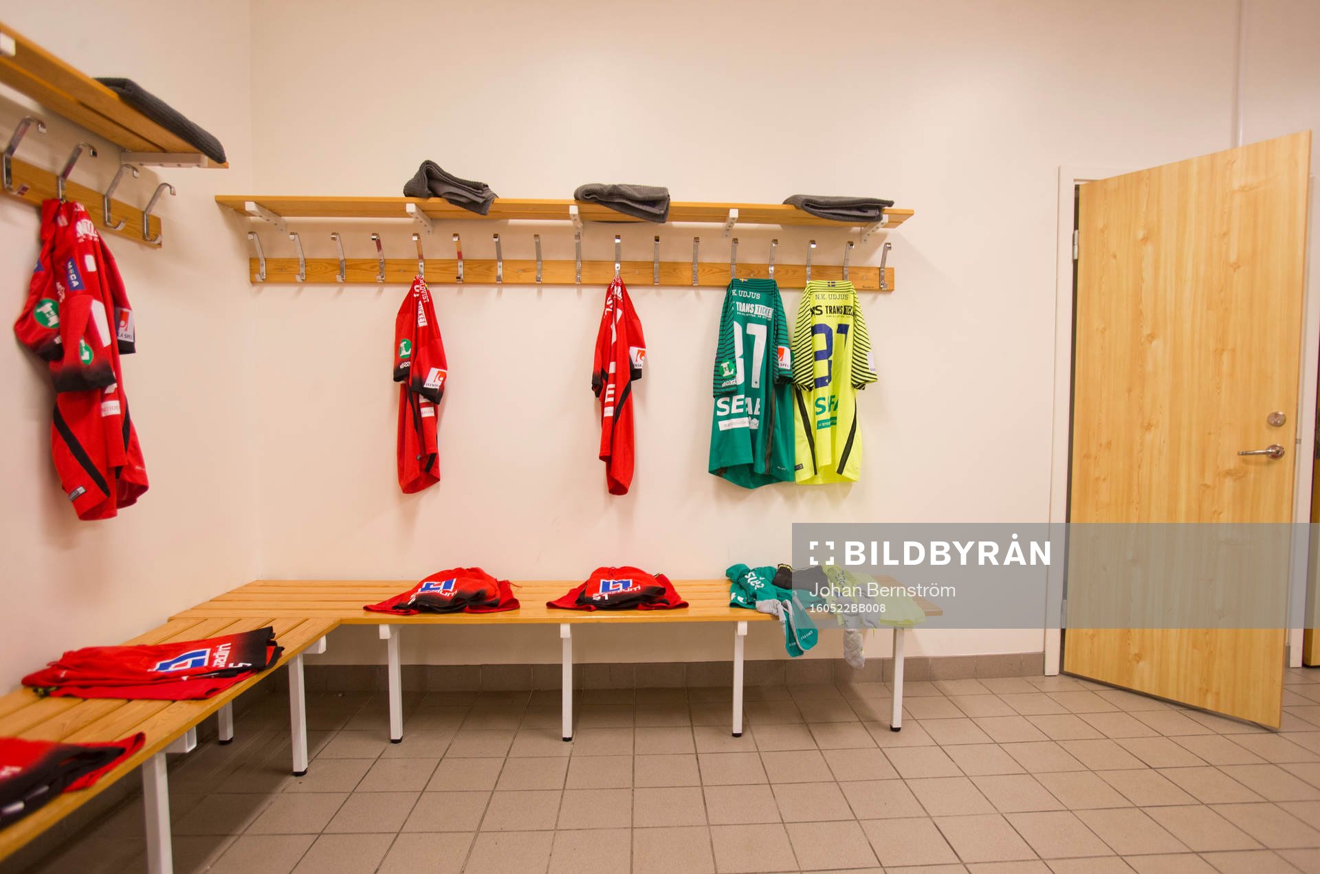 Norrköpings omklädningsrum med matchtröjorl