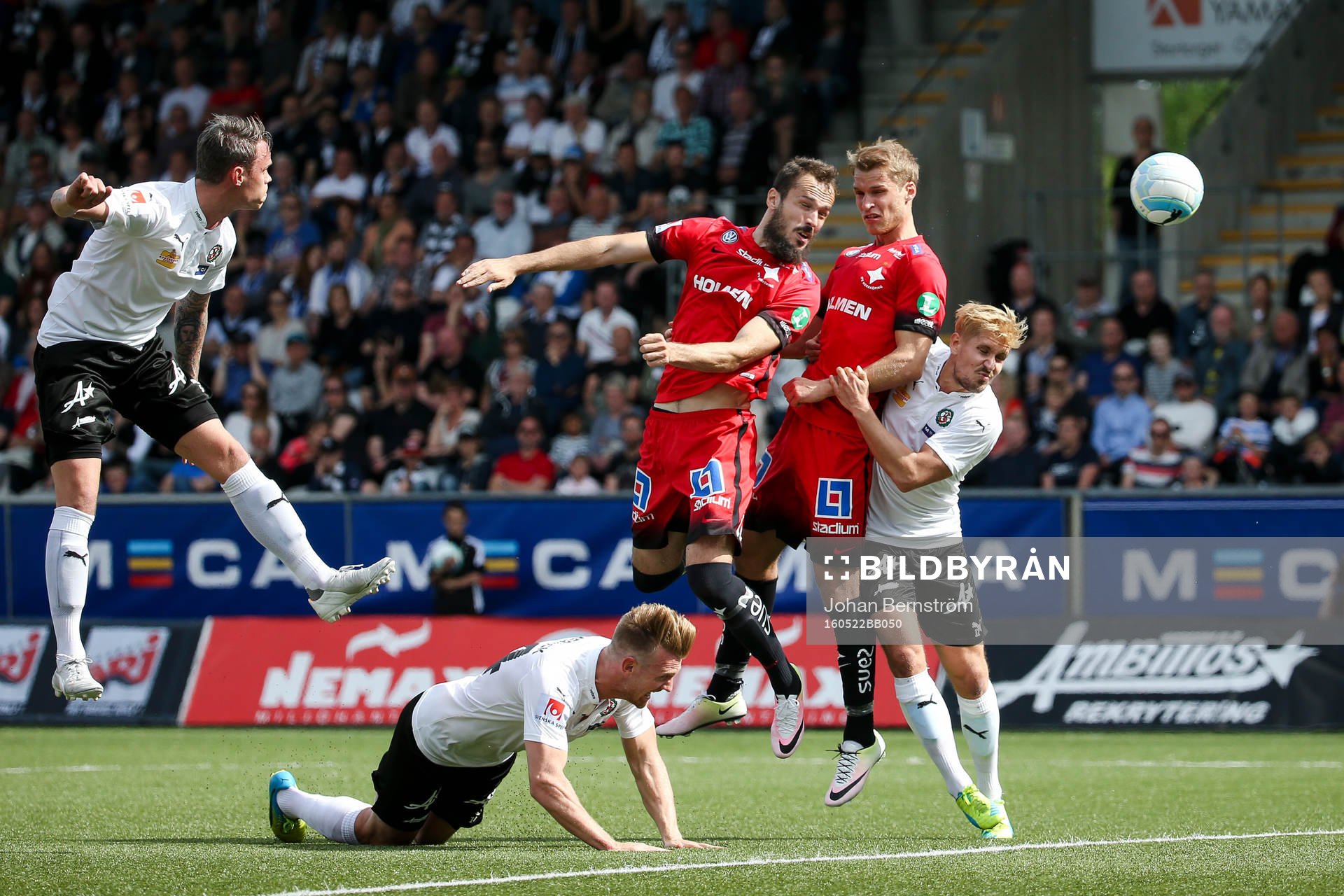 Norrköpings Emir Kujovic och Linus Wahlqvist i en