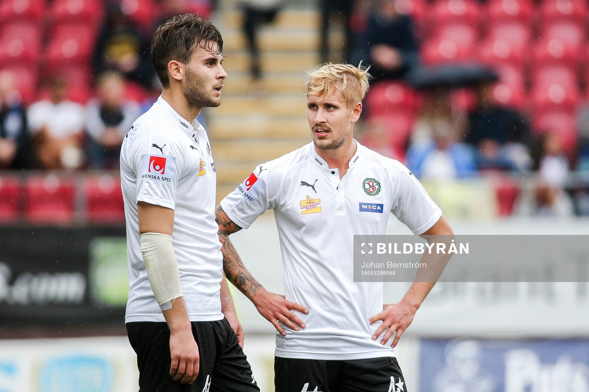 Örebros Astrit Ajdarevic och Daniel Björnqvist deppar