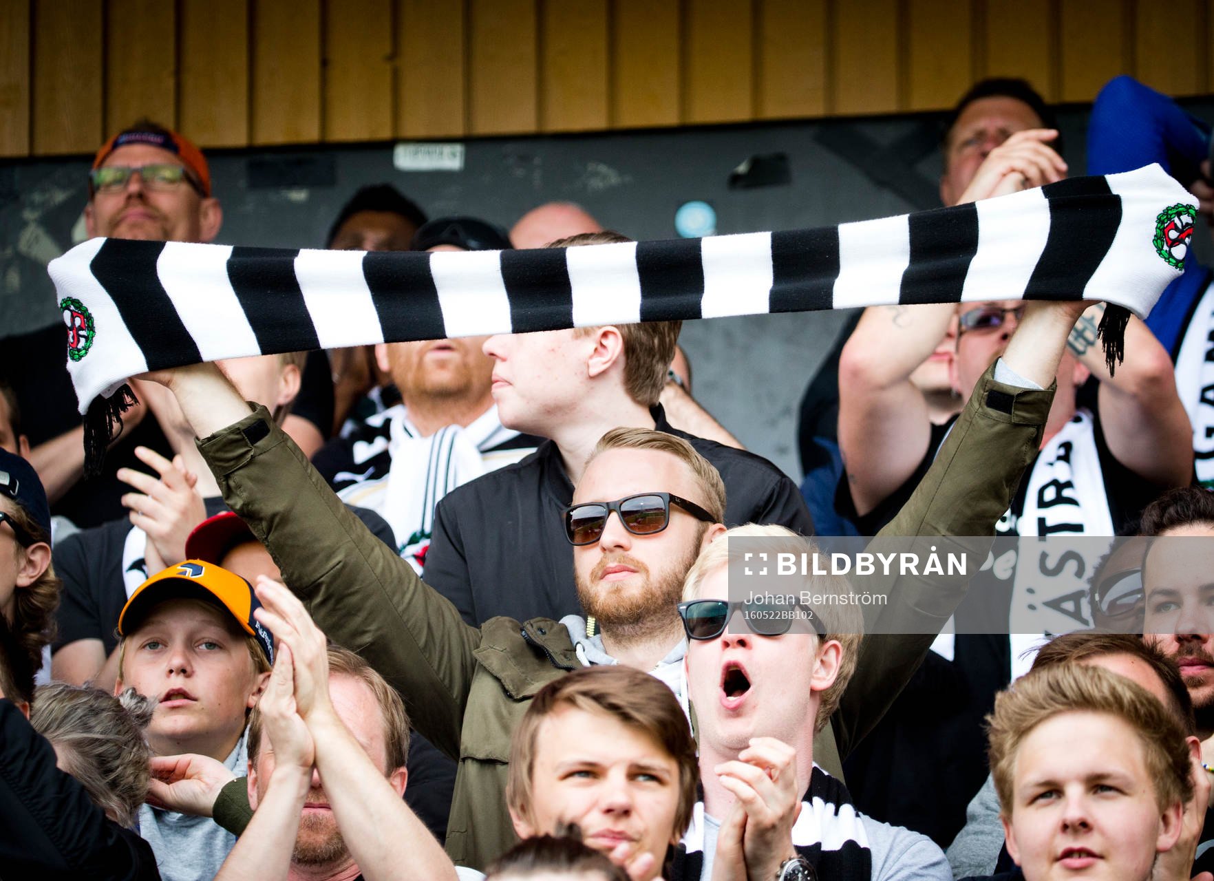 Örebrosupporter med halsduk