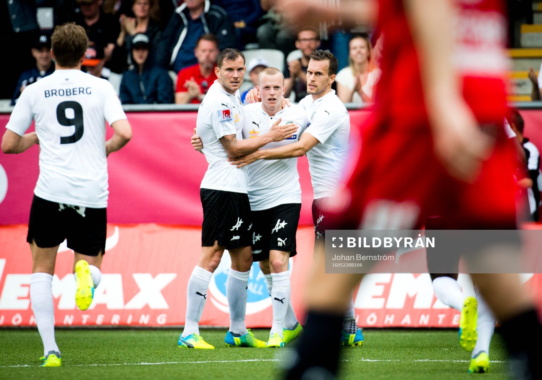 Örebros Daniel Gustavsson gör 2-2 och jublar