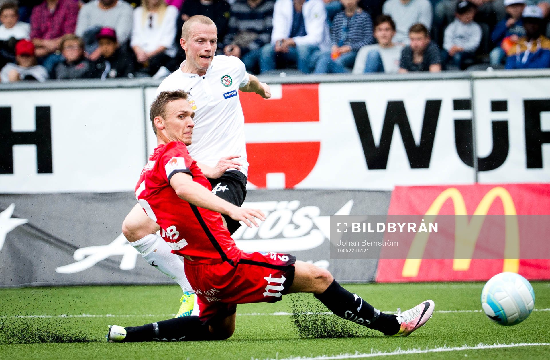 Örebros Daniel Gustavsson gör 2-2