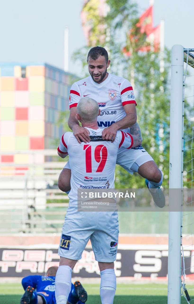 Assyriskas Ken Fagerberg och Mattias Genc jublar