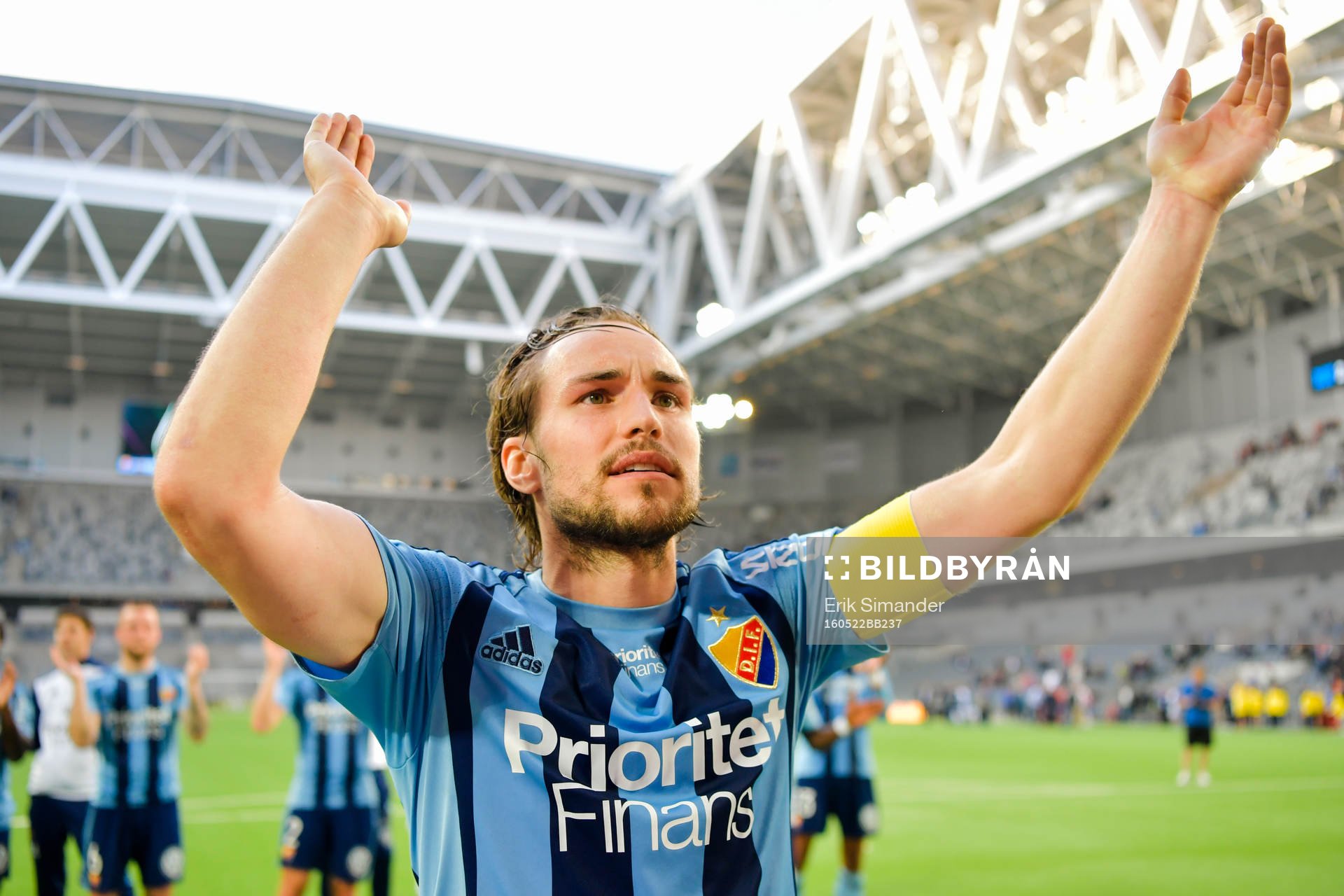 Djurgårdens Kevin Walker tackar publiken