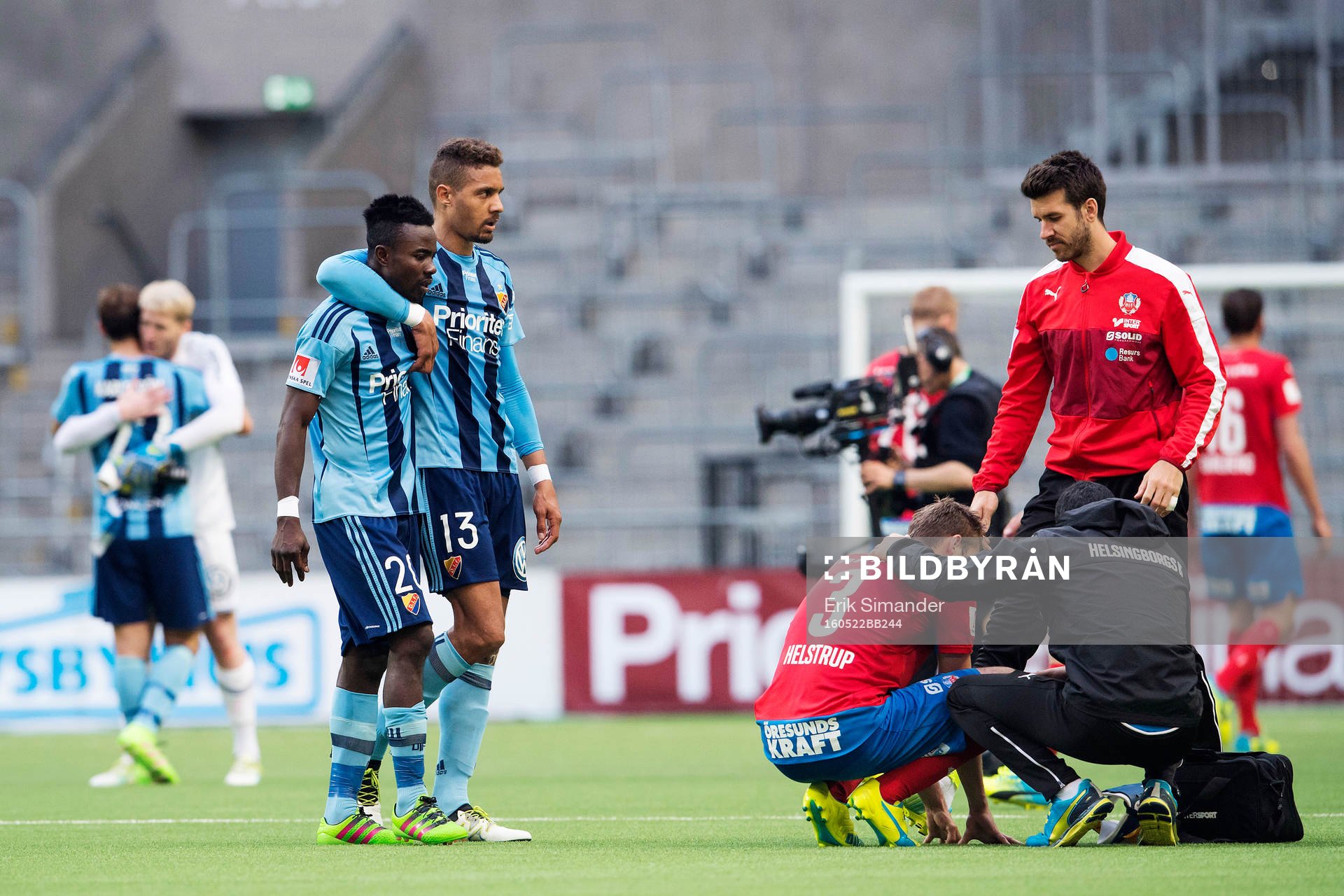 Djurgårdens Sam Johnson och Mathias Ranegie jublar efter fotbollsmatchen i Allsvenskan mellan Djurgården och Helsingborg den 22 maj 2016 i Stockholm.