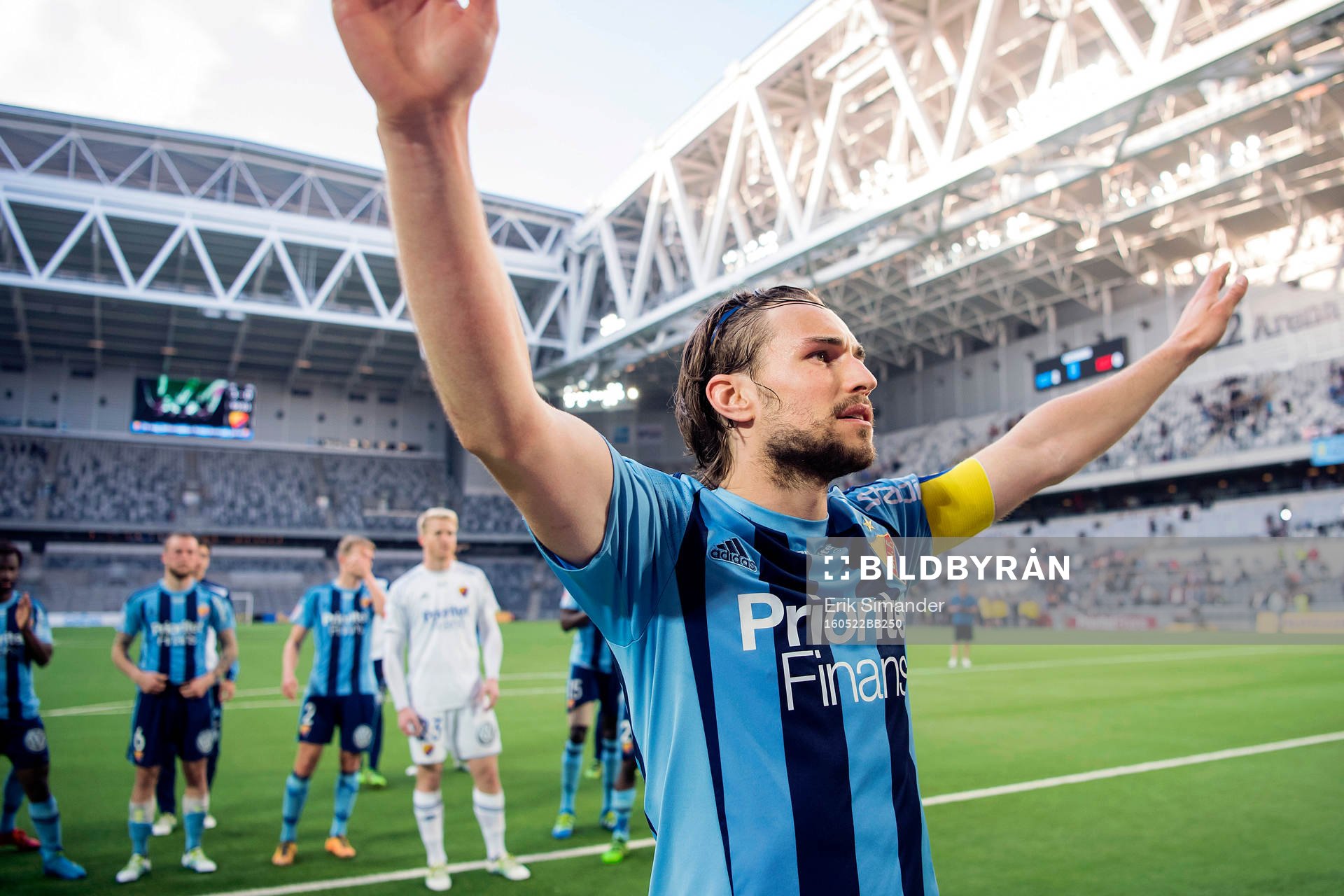 Djurgårdens Kevin Walker jublar mot publiken