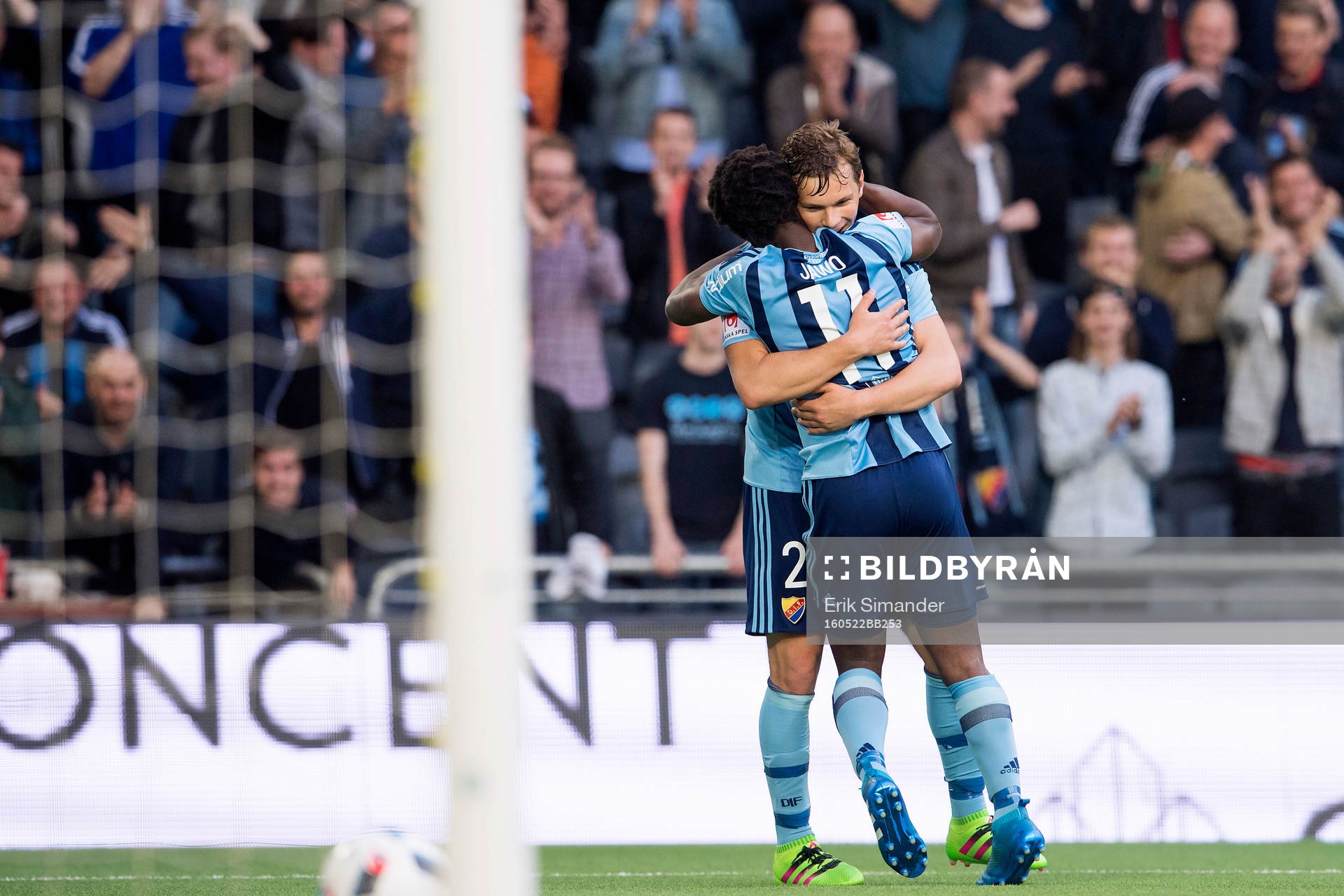 Djurgårdens Jesper Karlström och Amadou Jawo jublar