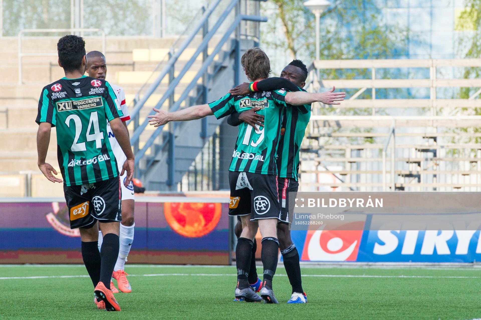 Varbergs Thomas Drage och Thomas Boakye jublar